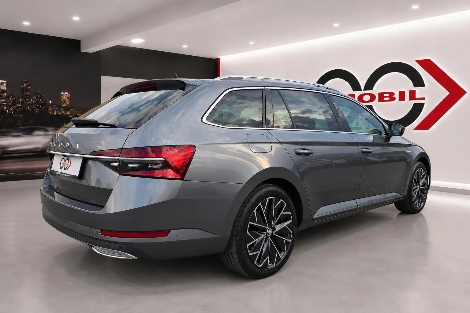 Zunanja slika - Škoda Superb - Combi 2.0 TDI L K DSG - Matrix.360kam.usnje.Canton - 5