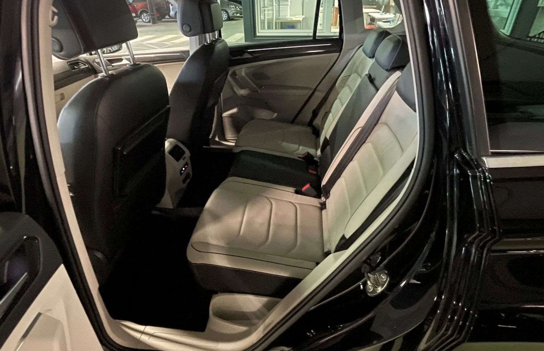 Zunanja slika - Volkswagen Tiguan - R-LINE 2.0 TDI BMT 176 KW DSG NAVI.2XPDC.KAMERA - 16