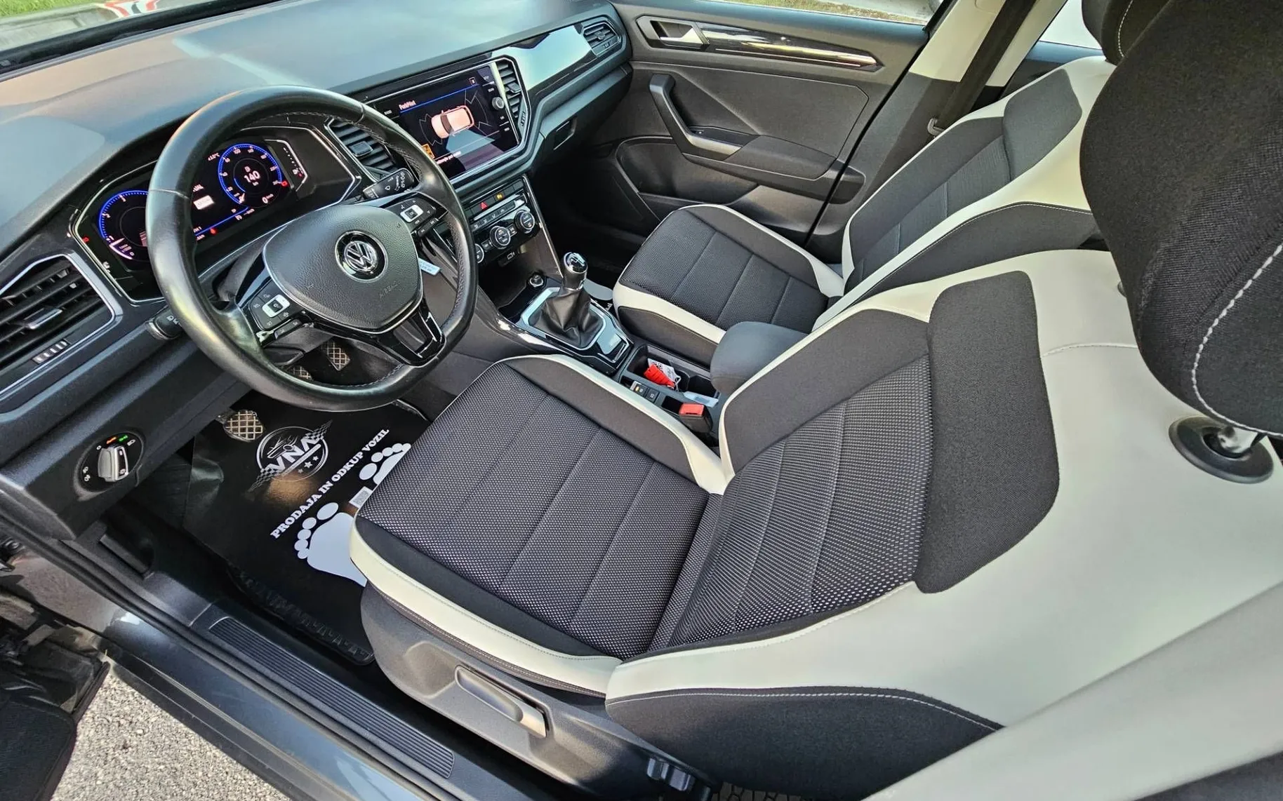 Notranja slika - Volkswagen T-Roc - 2.0 TDI BMT Sport |VIRTUAL|RADAR|BLIS|LANE|SLO|TOP - 7