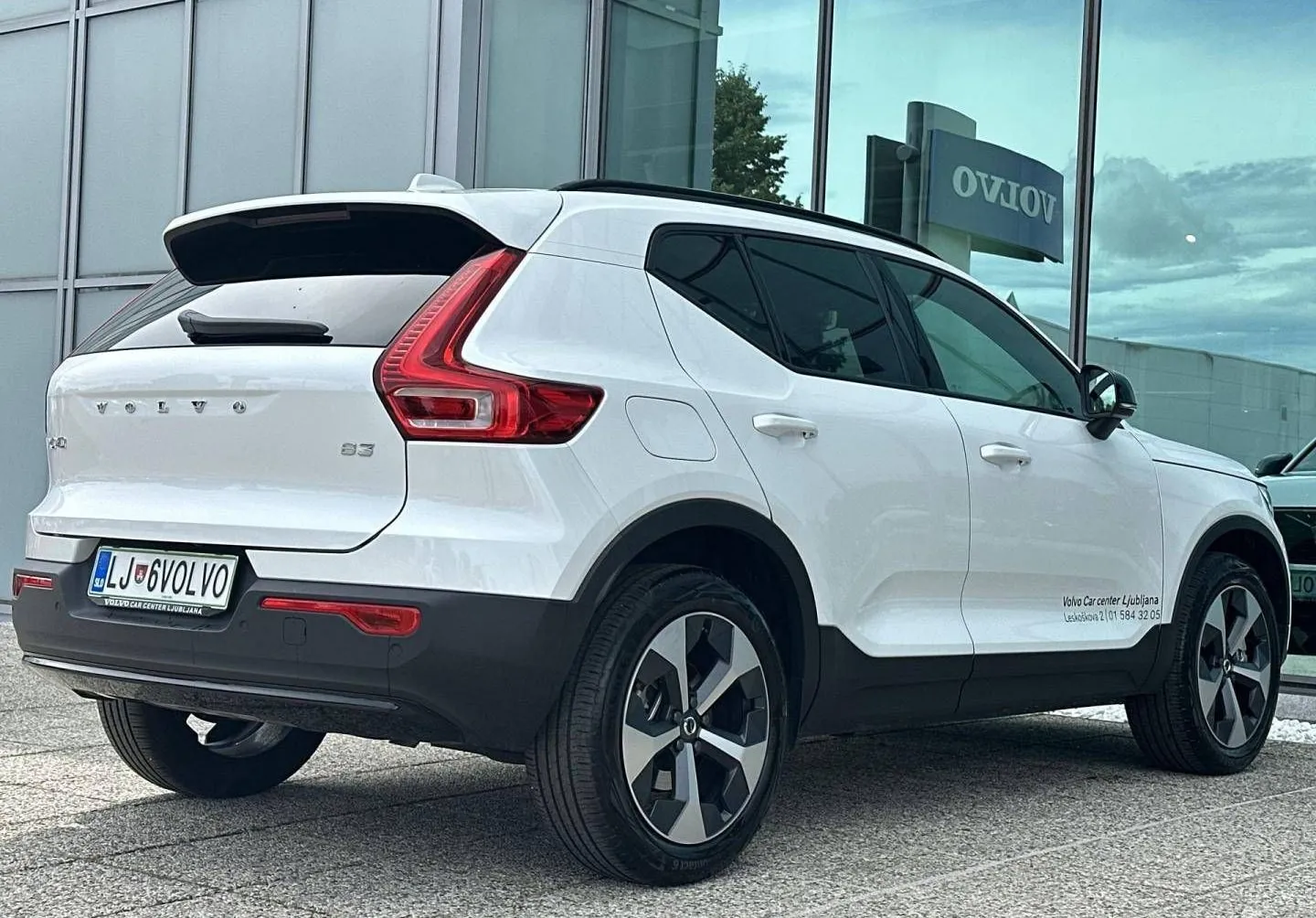 Zunanja slika - Volvo XC40 - B3P Plus Dark Avt. - 5