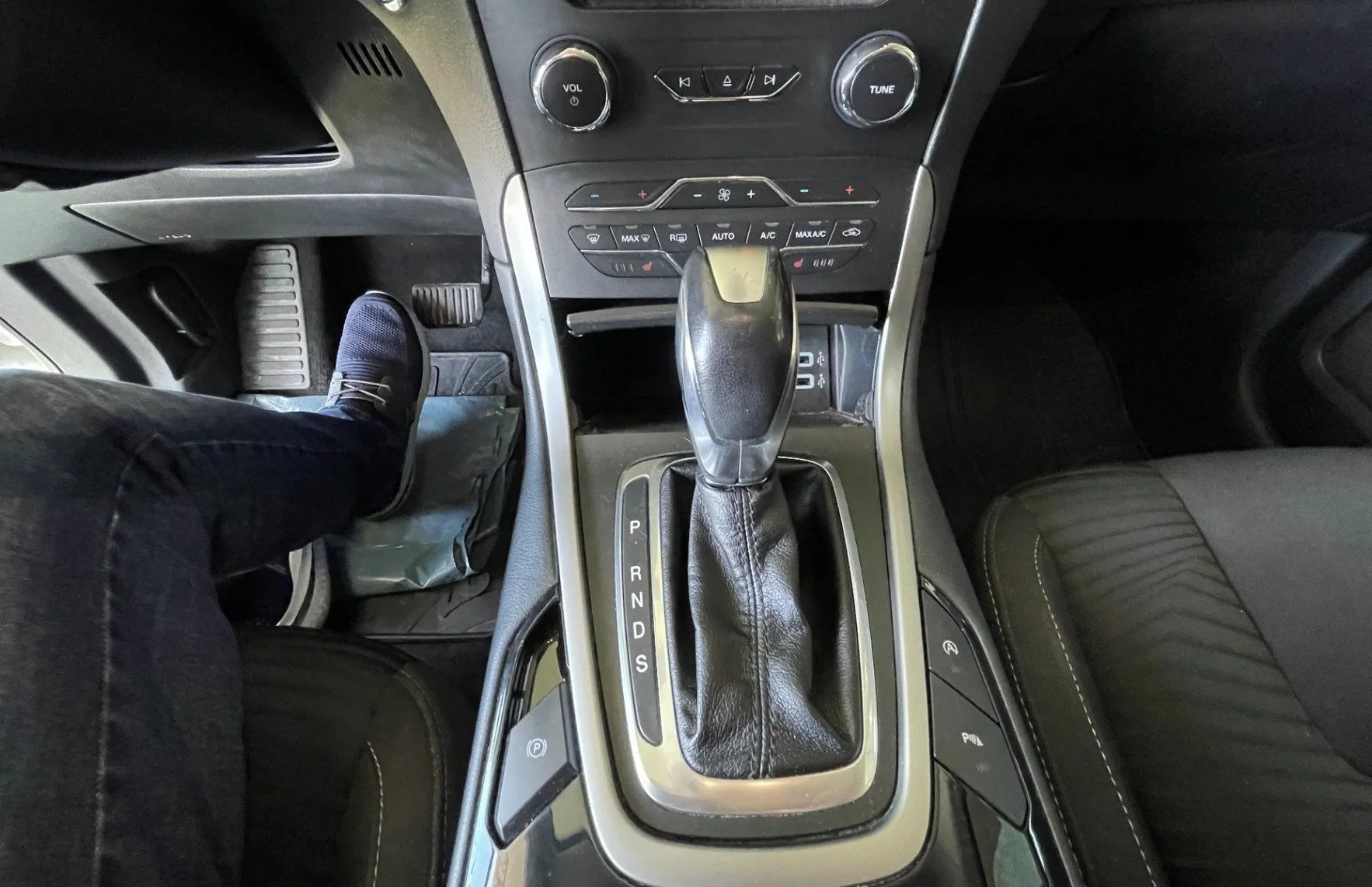 Zunanja slika - Ford S-MAX - 2.0 TDCi  Powershift NAVI.PDC.KAMERA.OGR.SEDEŽ - 10