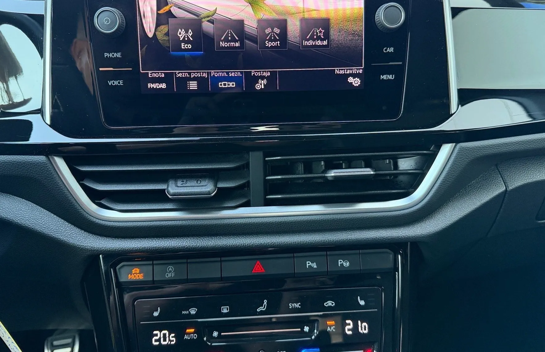Zunanja slika - VW T-Roc - 1.0 TSI BMT R-Line-Masaža-ACC-PDC-Kamera-IQ Light - 17
