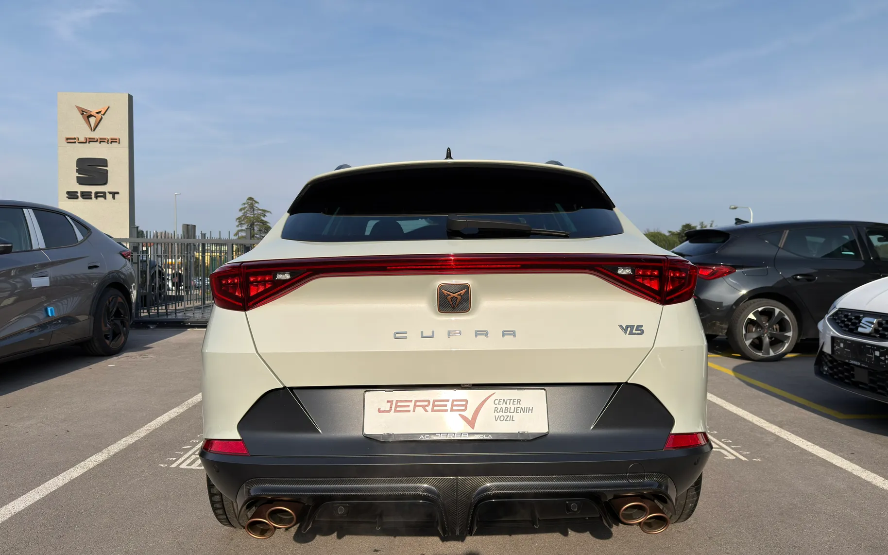 Zunanja slika - Cupra Formentor - 2.5 TSI 287KW DSG VZ5 4DRIVE Tayga Grey EDITION - 9