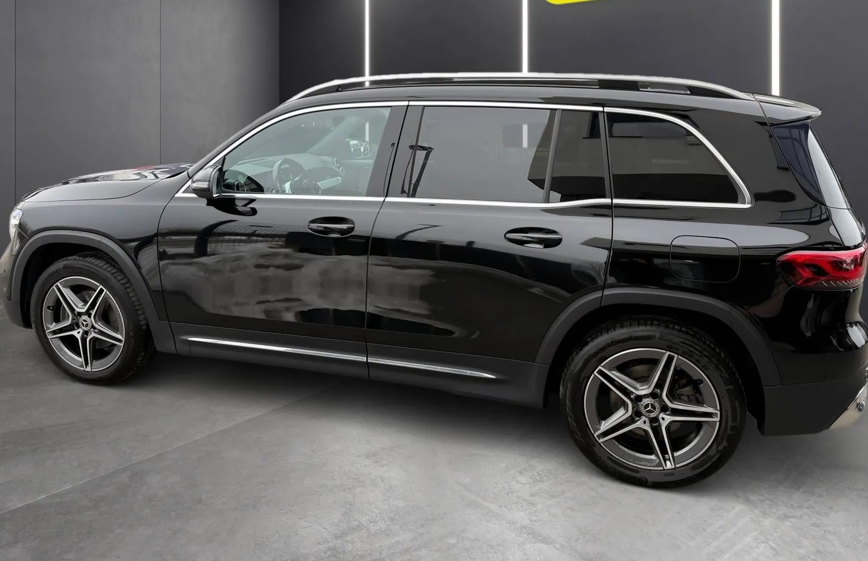 Zunanja slika - Mercedes-Benz GLB-Razred - GLB 200d AMG LINE ACC KAMERA VIRTUAL - 3