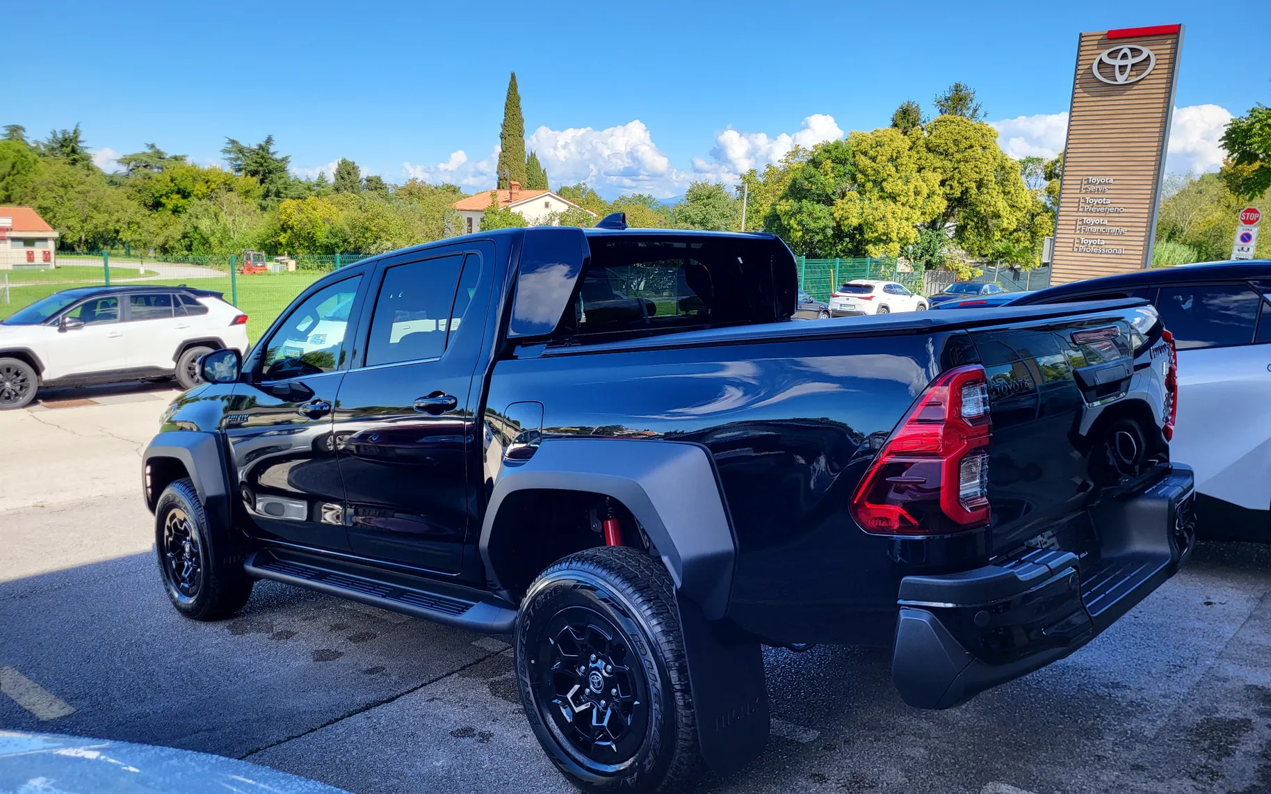 Zunanja slika - Toyota Hilux - 2.8 D-4D GR Sport - 5