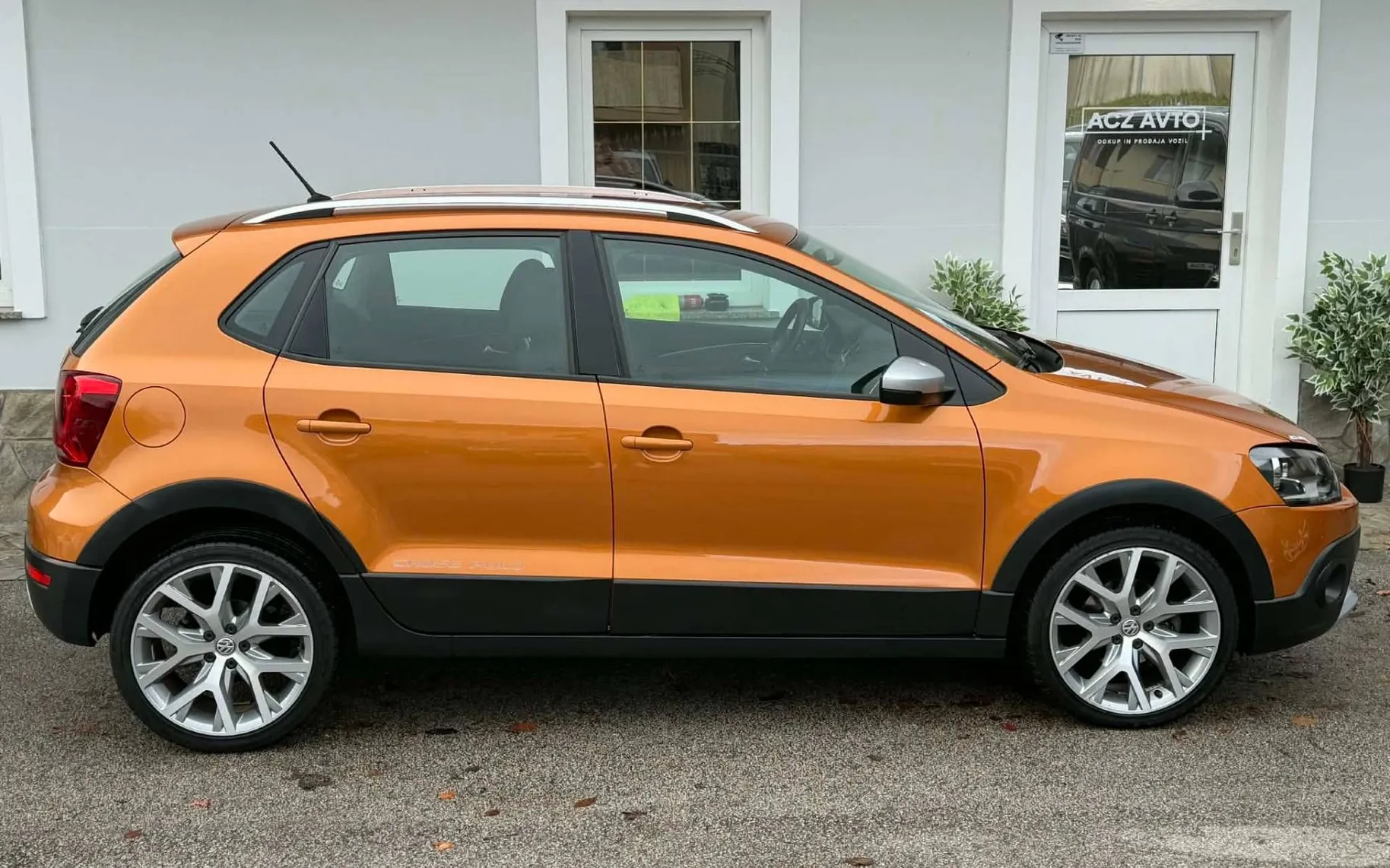 Zunanja slika - Volkswagen CrossPolo - 1.4 TDI•PDC SENZORJI•TEMPOMAT•138.000KM•ODLIČEN• - 5