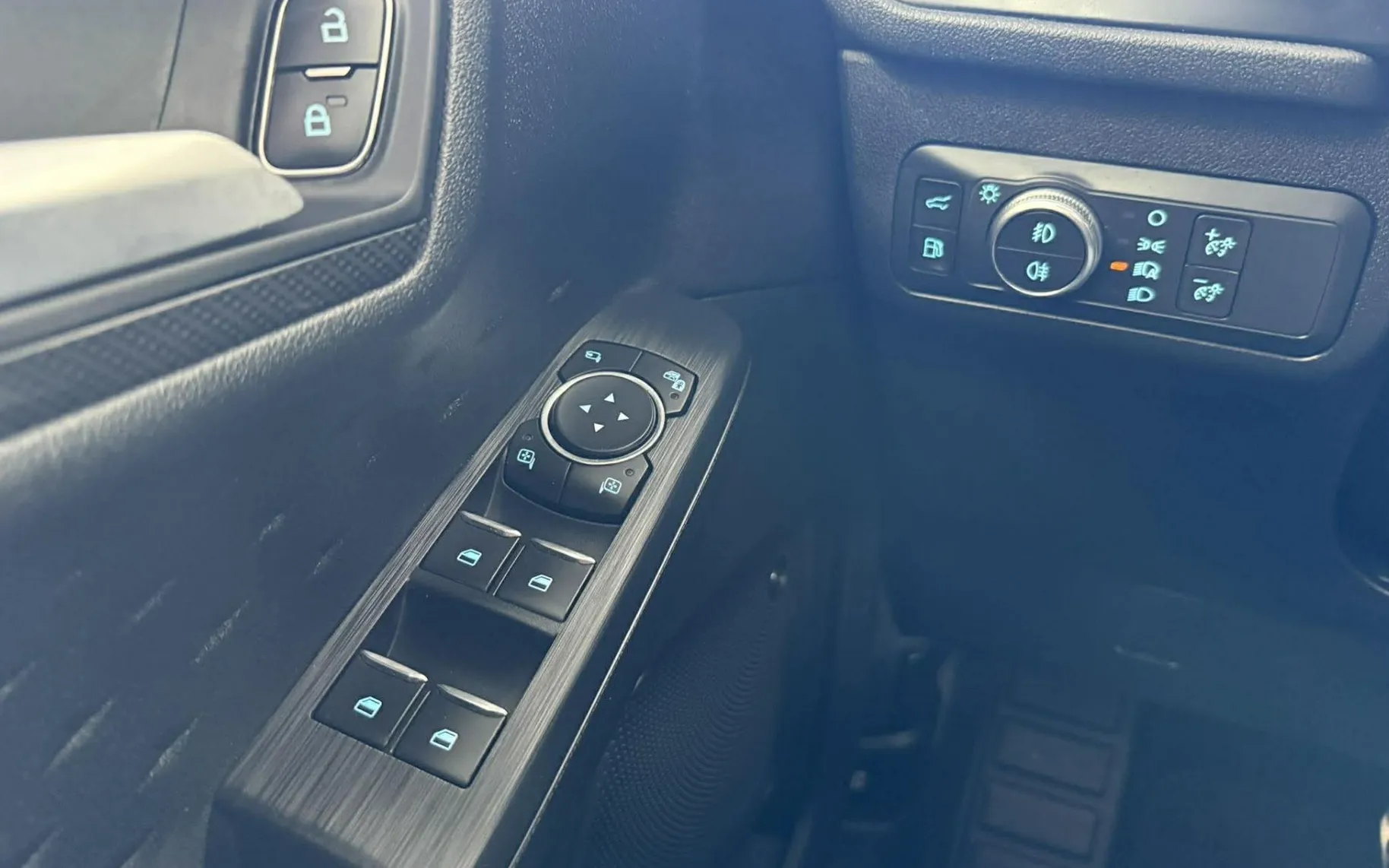 Notranja slika - Ford Kuga - 2.5 Duratec PHEV ST-Line X.NEMŠKI+4ALU.ACC.KAMERA - 12