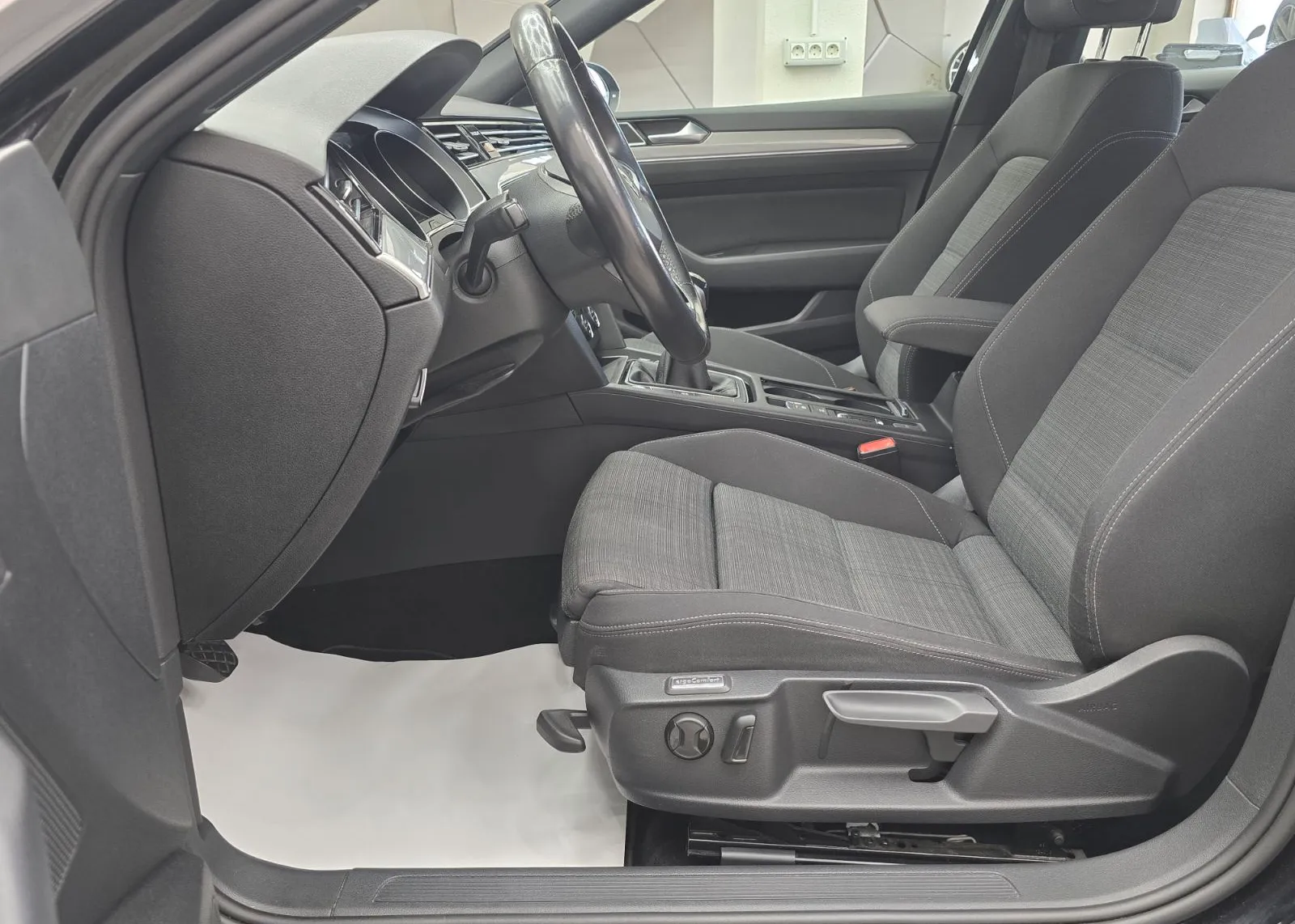 Zunanja slika - VW Passat - 2,0 TDI BMT Connect - 7