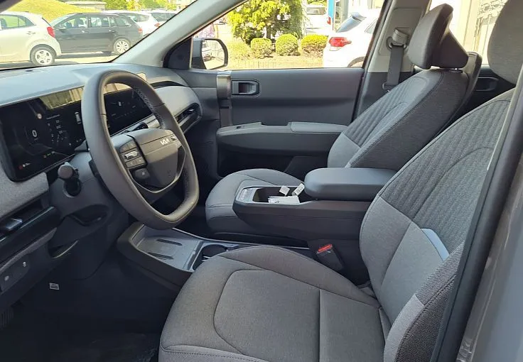 Zunanja slika - KIA EV3 - 58.3 kWh baterija. 150 kW  204 KM  Star - 10
