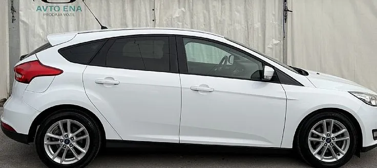 Zunanja slika - Ford Focus - 1.0 Style - LED - ALU16 - SLOVENSKI - TEMP - KLIMA - 5