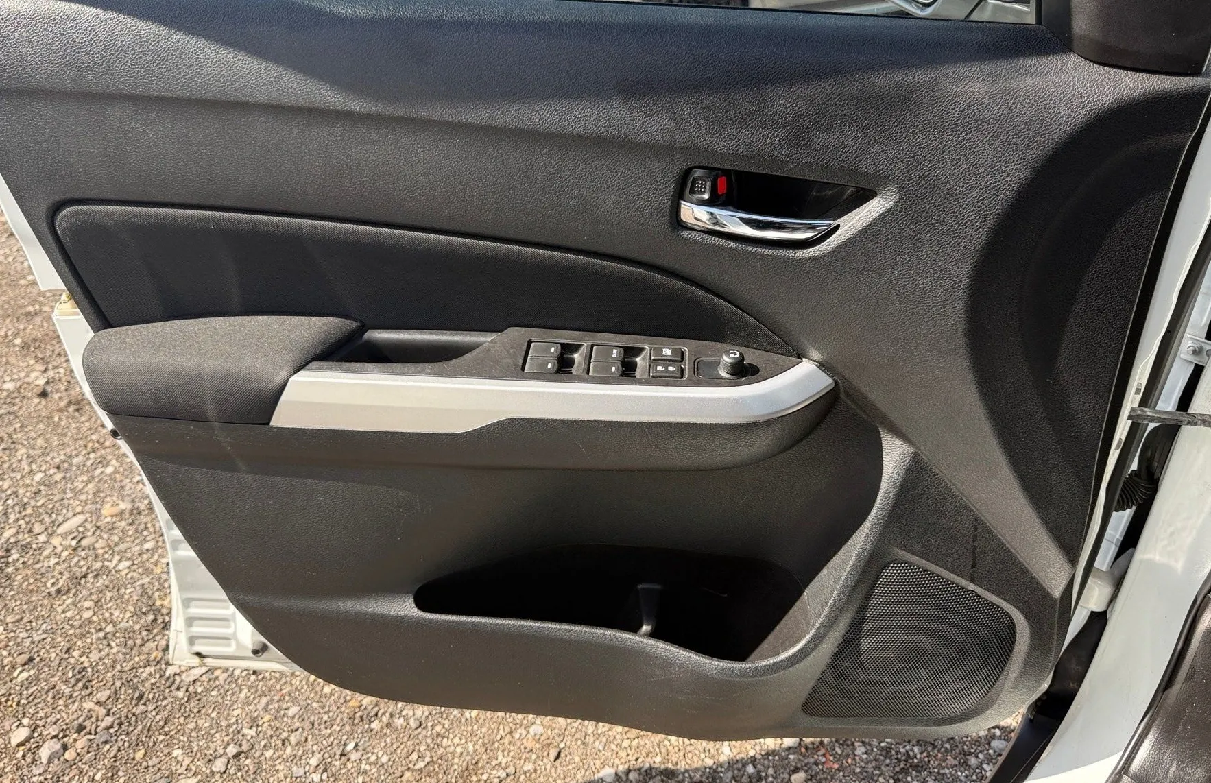 Zunanja slika - Suzuki Vitara - 1.6 TD NAVI PDC TEMPOMAT KAMERA BREZ POLOGA TOP - 13