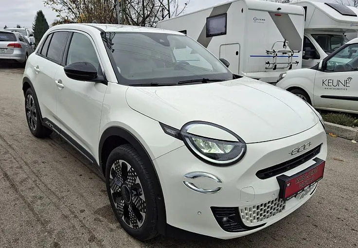 Zunanja slika - Fiat 600 - 1.2 T3 Hybrid E-DCT6 110 La Prima + ZIMSKE GUME - 3