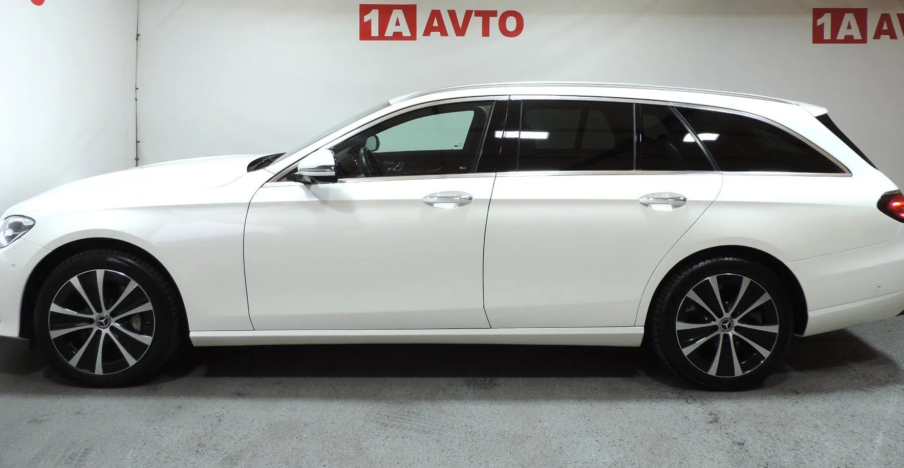 Zunanja slika - Mercedes-Benz E-Razred - E 300 de 4MATIC T  Avt. ACC-360-MRTVI KO - 8