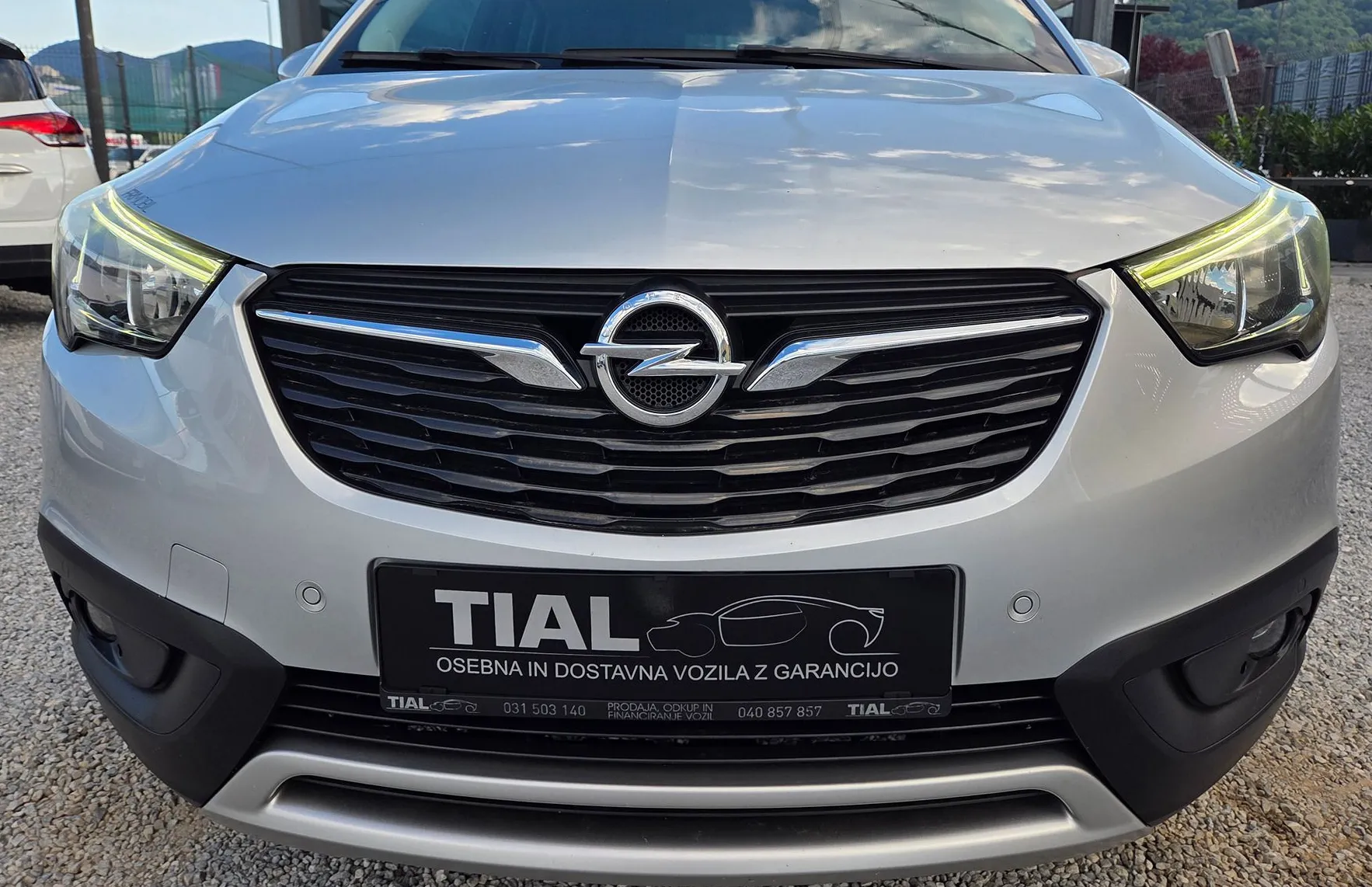 Zunanja slika - Opel Crossland - X 1.2-SLO-1.LASTNIK-LED-PDC-ALU-KAMERA-91.000KM... - 2