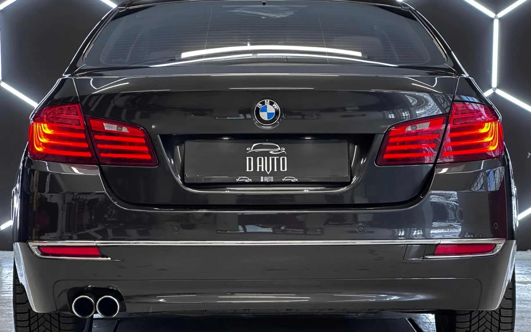 Notranja slika - BMW serija 5: - 525d VIRTUAL+HUD+V.NAVI+MEMORY+MRTVI KOT+ACC+L.AS. - 7