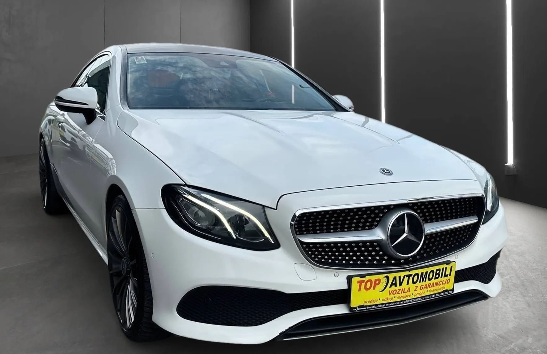 Zunanja slika - Mercedes-Benz E-Razred - COUPE 200 20COL AMG LED NAVI PDC TEM KAMERA TOP - 11