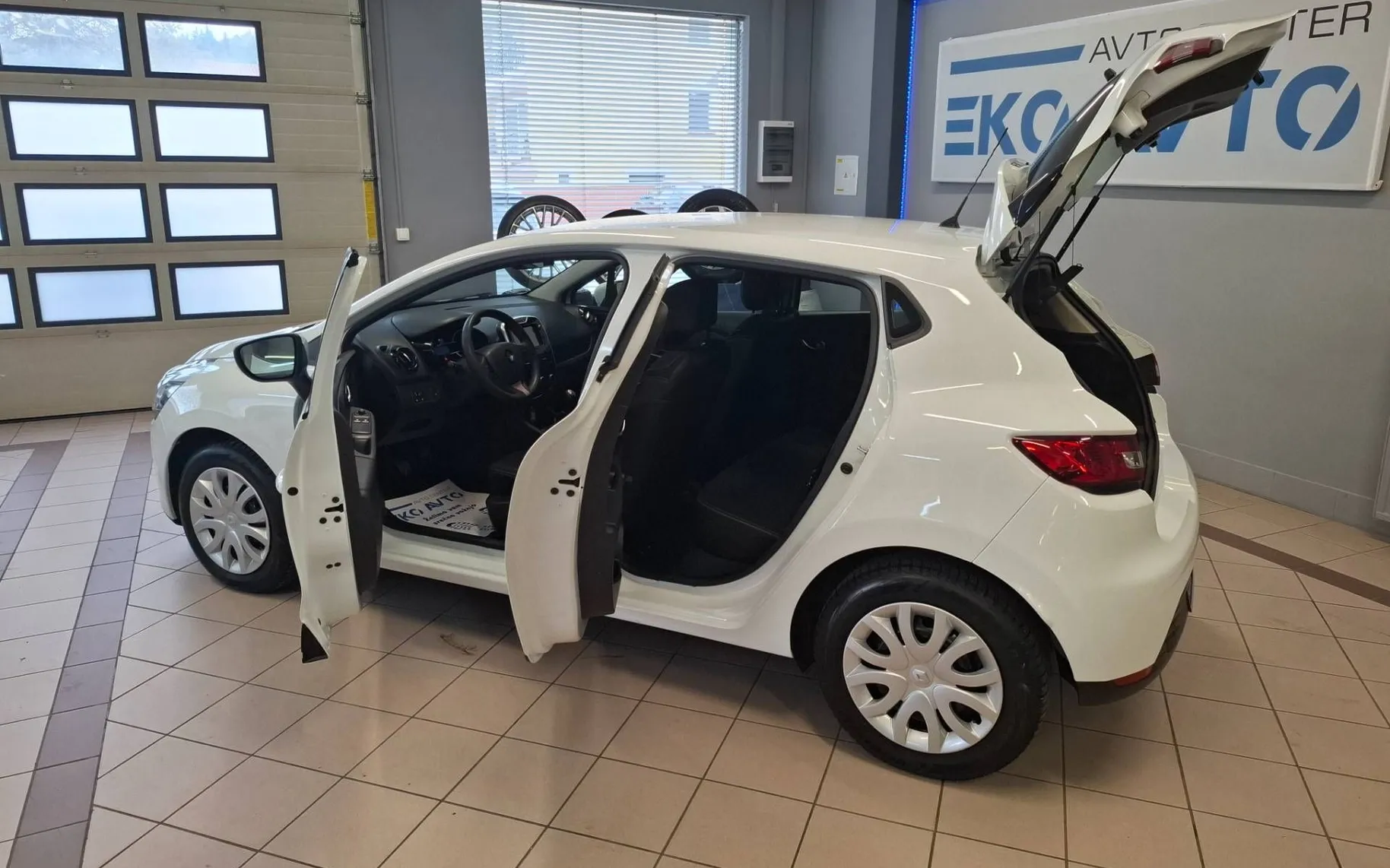 Notranja slika - Renault Clio - TCe 90 1LASTNIK-SLO VOZILO-KREDIT BREZ POLOGA - 9