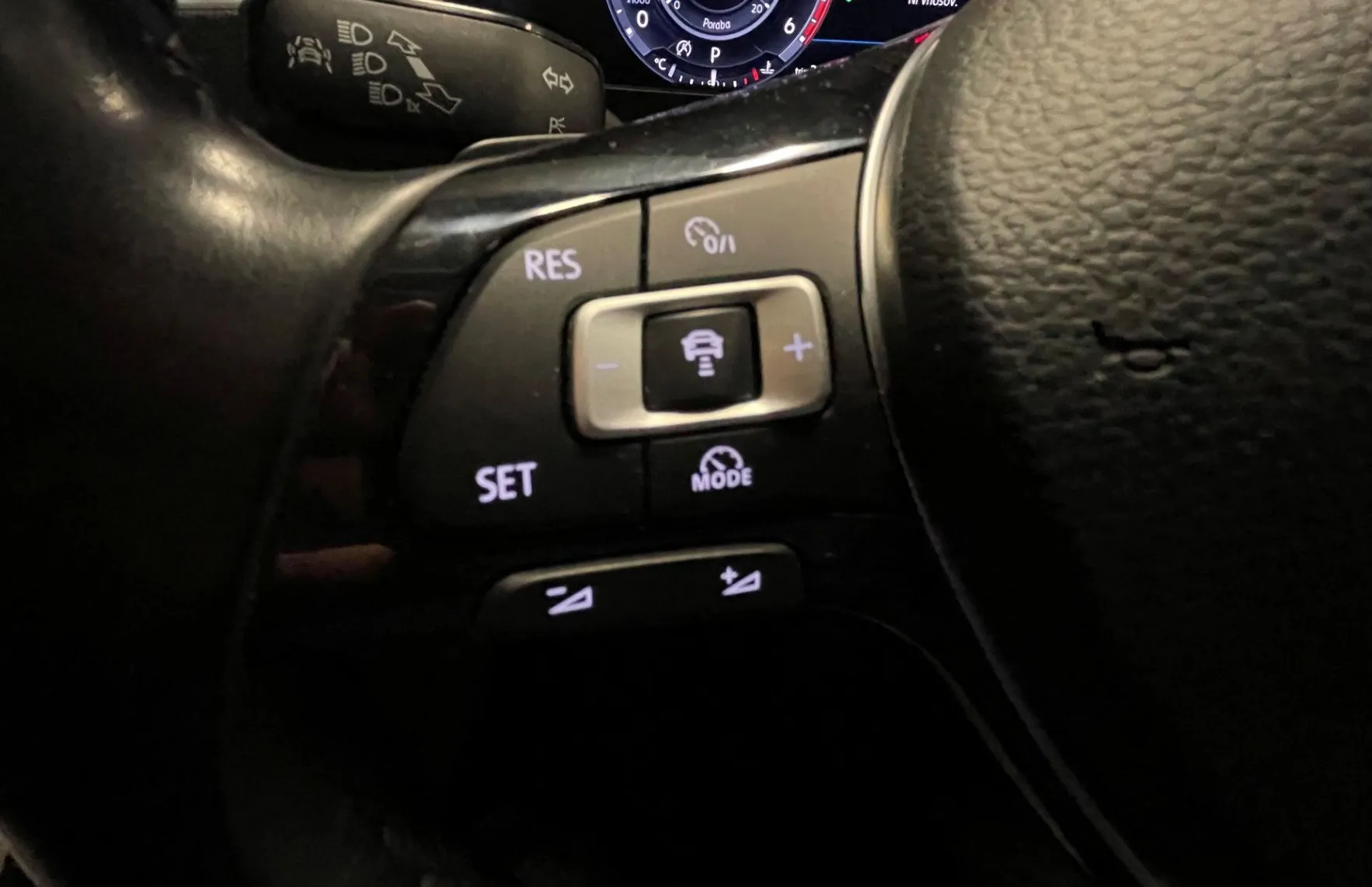Zunanja slika - Volkswagen Tiguan - R-LINE 2.0 TDI BMT 176 KW DSG NAVI.2XPDC.KAMERA - 9
