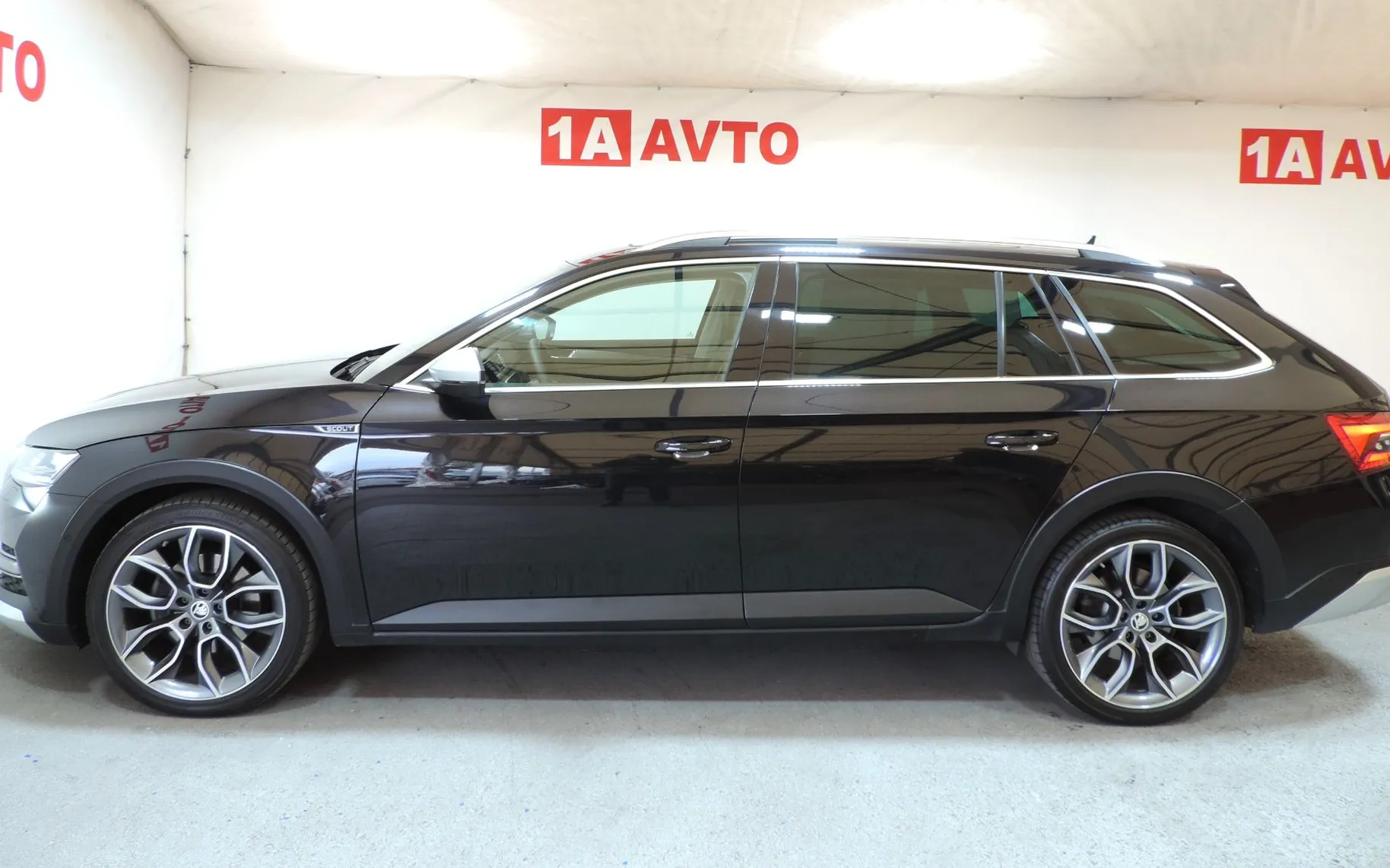 Zunanja slika - Škoda Superb - Combi Scout 4x4 2.0 TDI DSG WEBASTO-KLJUKA-KAMERA - 20