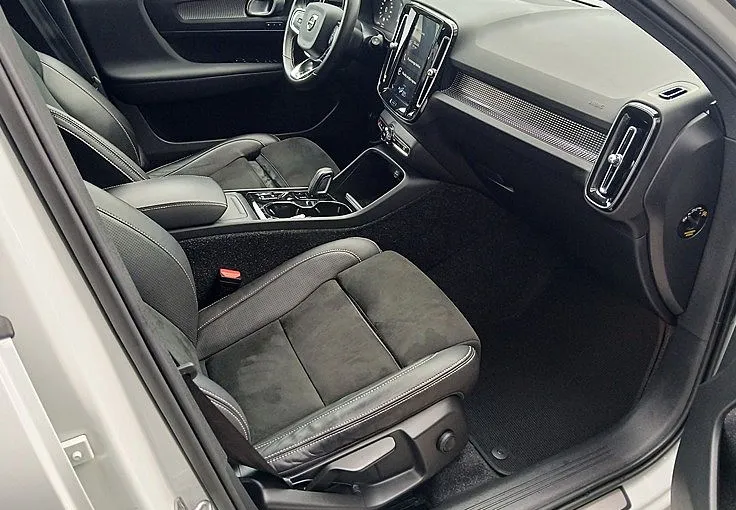 Zunanja slika - Volvo XC40 - 2.0 D3 R-Design 2WD -VIRTUAL -KAMERA -MEMORY - 6