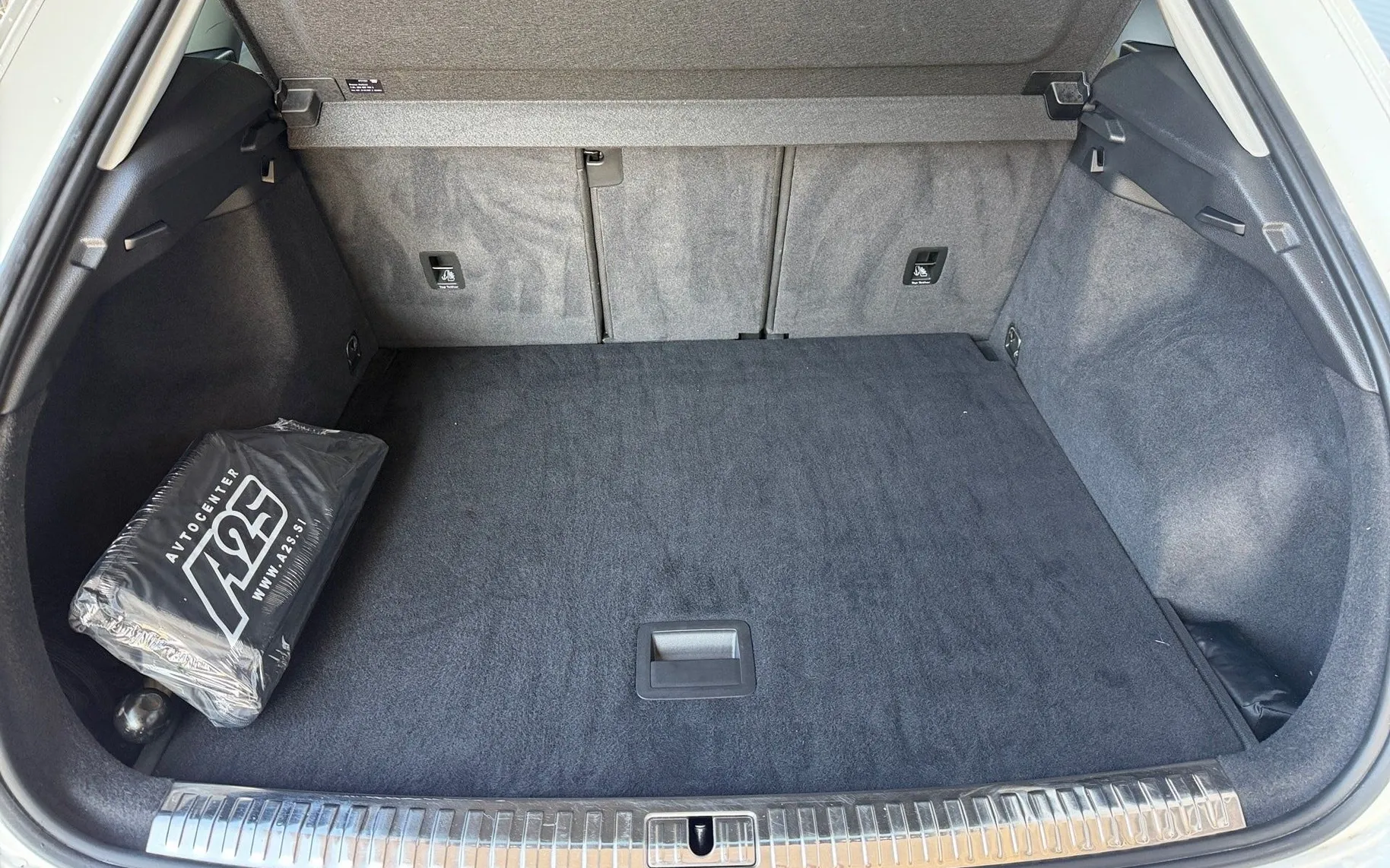 Notranja slika - Audi Q3 - 35 TFSI S line S tronic-SLO-Full LED-Gretje sedeže - 12