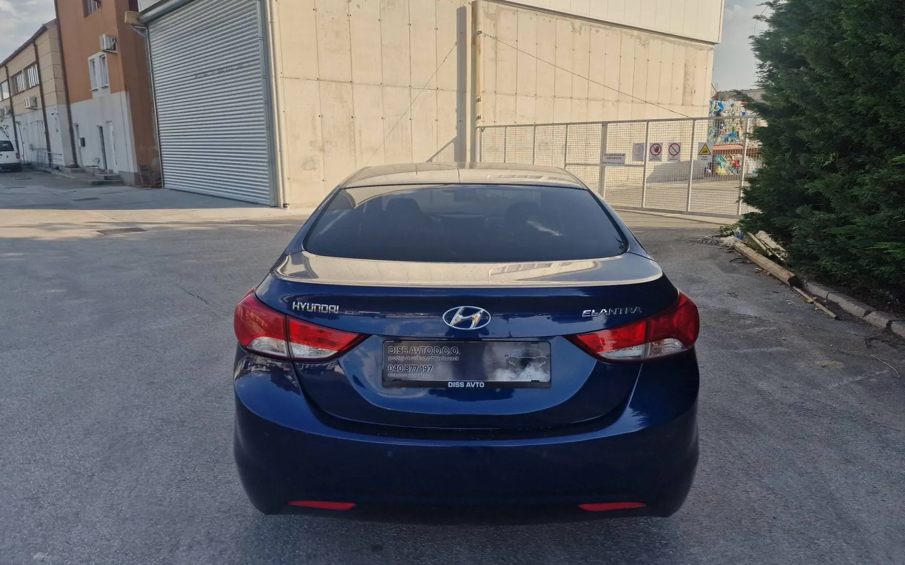 Notranja slika - Hyundai Elantra - 1.6 MPI Life 1.LASTNIK SLO - 10