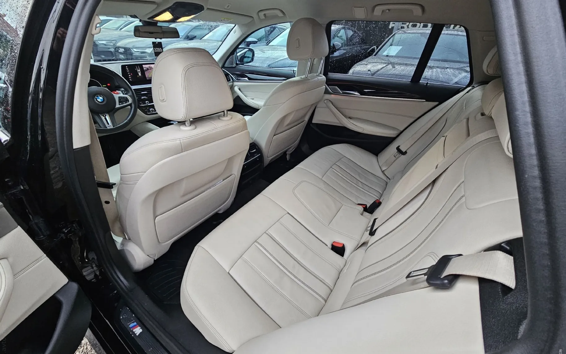 Notranja slika - BMW serija 5 Touring: - 530i xDrive |M-IZPUH-VOLAN|BOWERS|KAMERA|AMBIENT| - 10