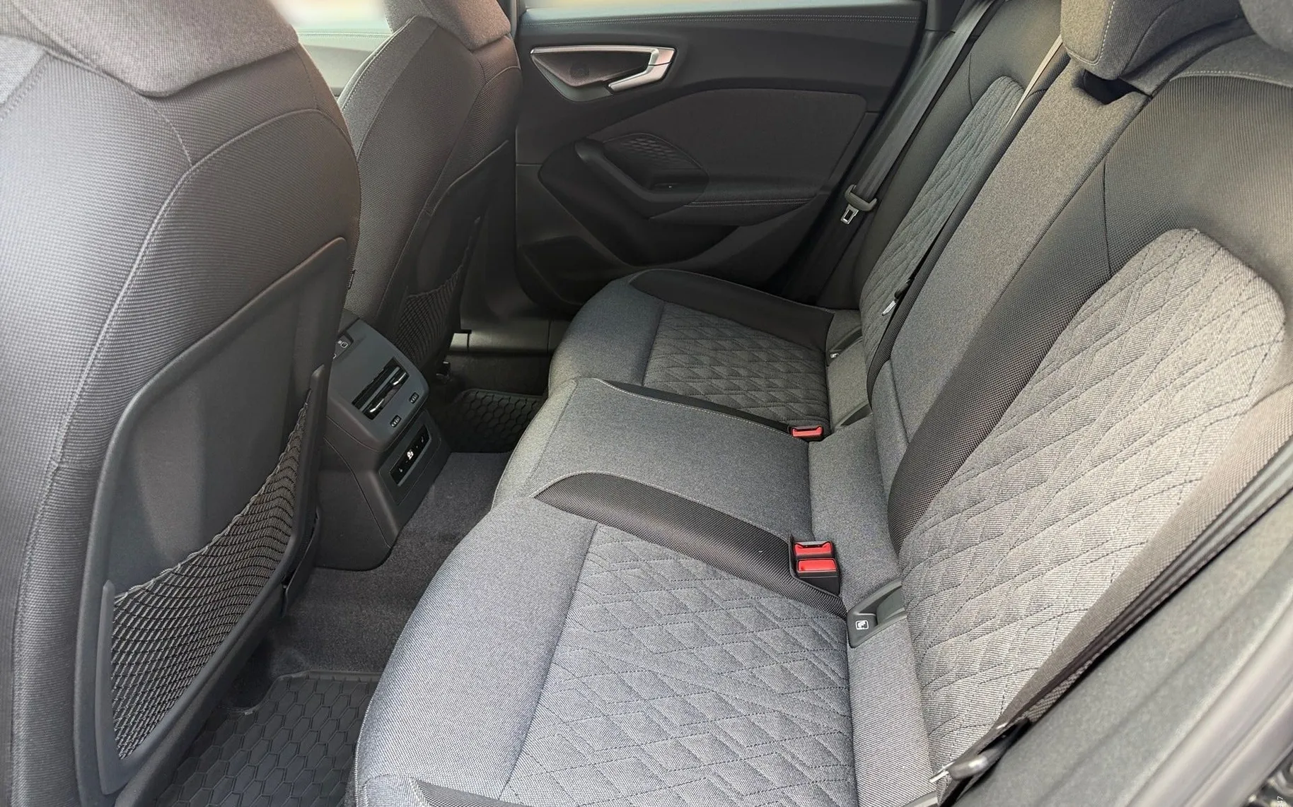 Notranja slika - Audi A5 Avant - e-hybrid quattro 220 kW S tron.Business... - 11