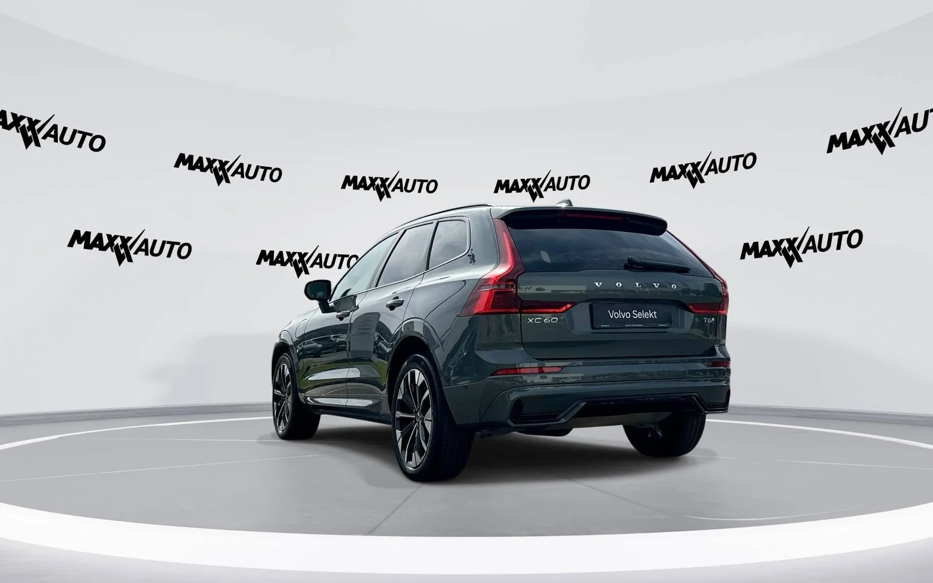 Notranja slika - Volvo XC60 - T6 AWD Recharge Twin Engine Plus Dark Avt. - 7
