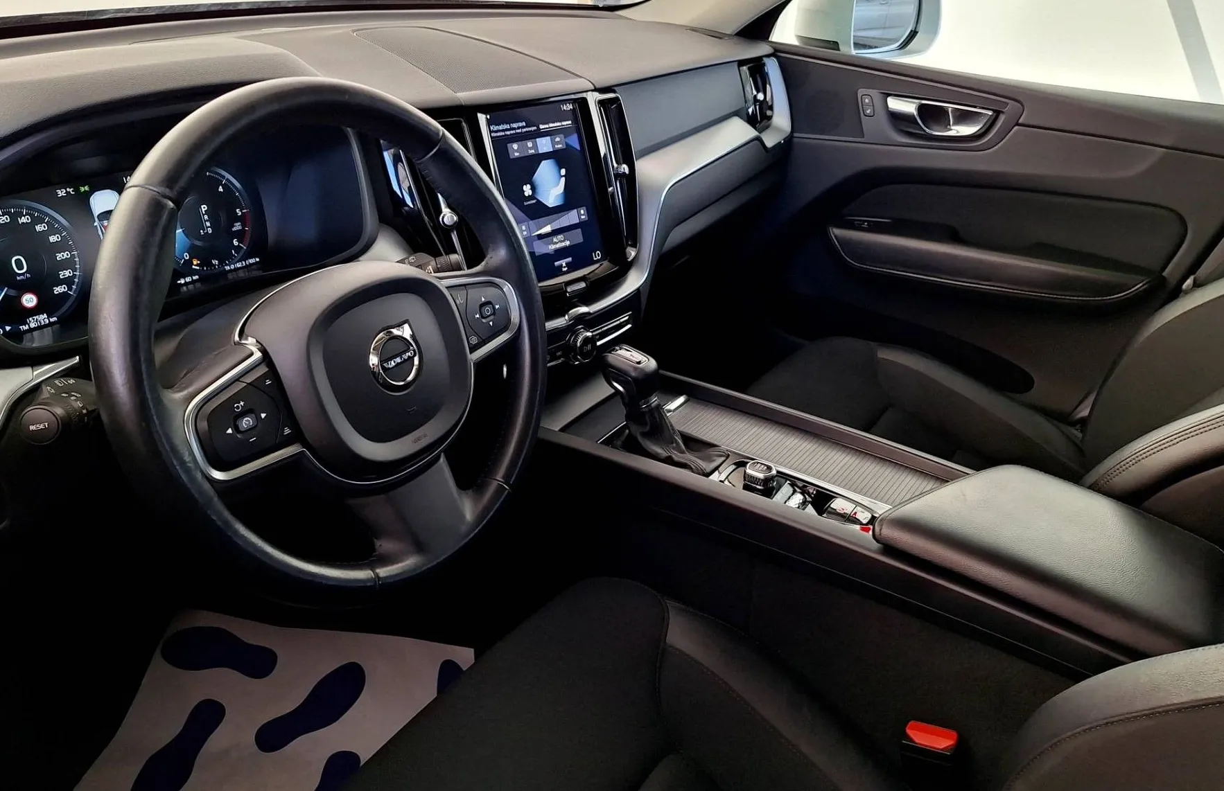 Zunanja slika - Volvo XC60 - D4 AWD Aut. Momentum•PDC•ALU19•VIRTUAL•... - 9