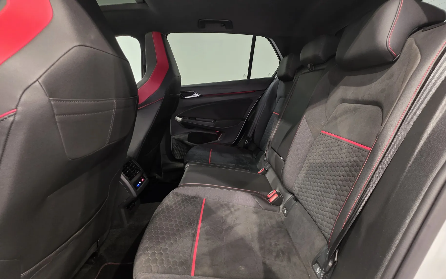 Zunanja slika - VW Golf - 2,0 GTI DSG 221kW CLUBSPORT PANO VIRTUAL KAM - 17