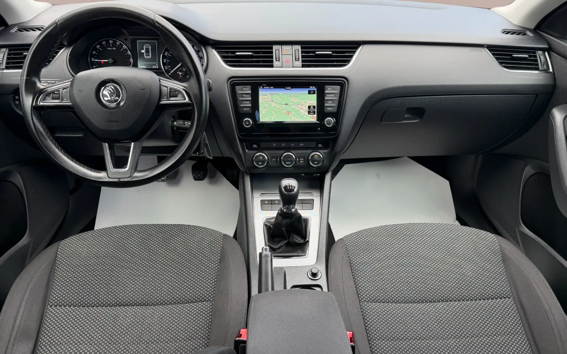 Zunanja slika - Škoda Octavia - Combi 2,0 TDI L&K - 10