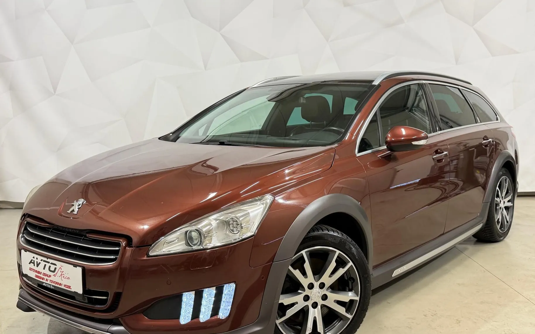 Zunanja slika - Peugeot 508 - RXH Hybrid4 2.0 HDi-4X4-BI-XENON-NAVI-PDC-F1-TEMPO - 1