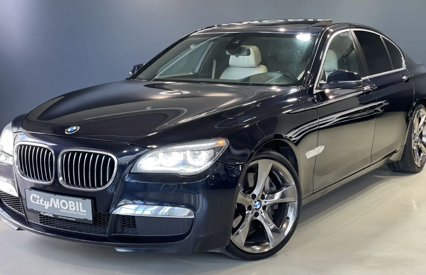 Zunanja slika - BMW Serija 7 - : 750d-xDrive-M OPTIK-NAVIGACIJA-INDIVIDUAL-MEMORY - 1