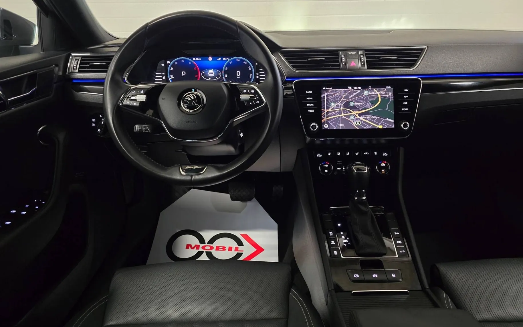Notranja slika - Škoda Superb - Combi 2.0 TDI L K DSG - Matrix.360kam.usnje.Canton - 11