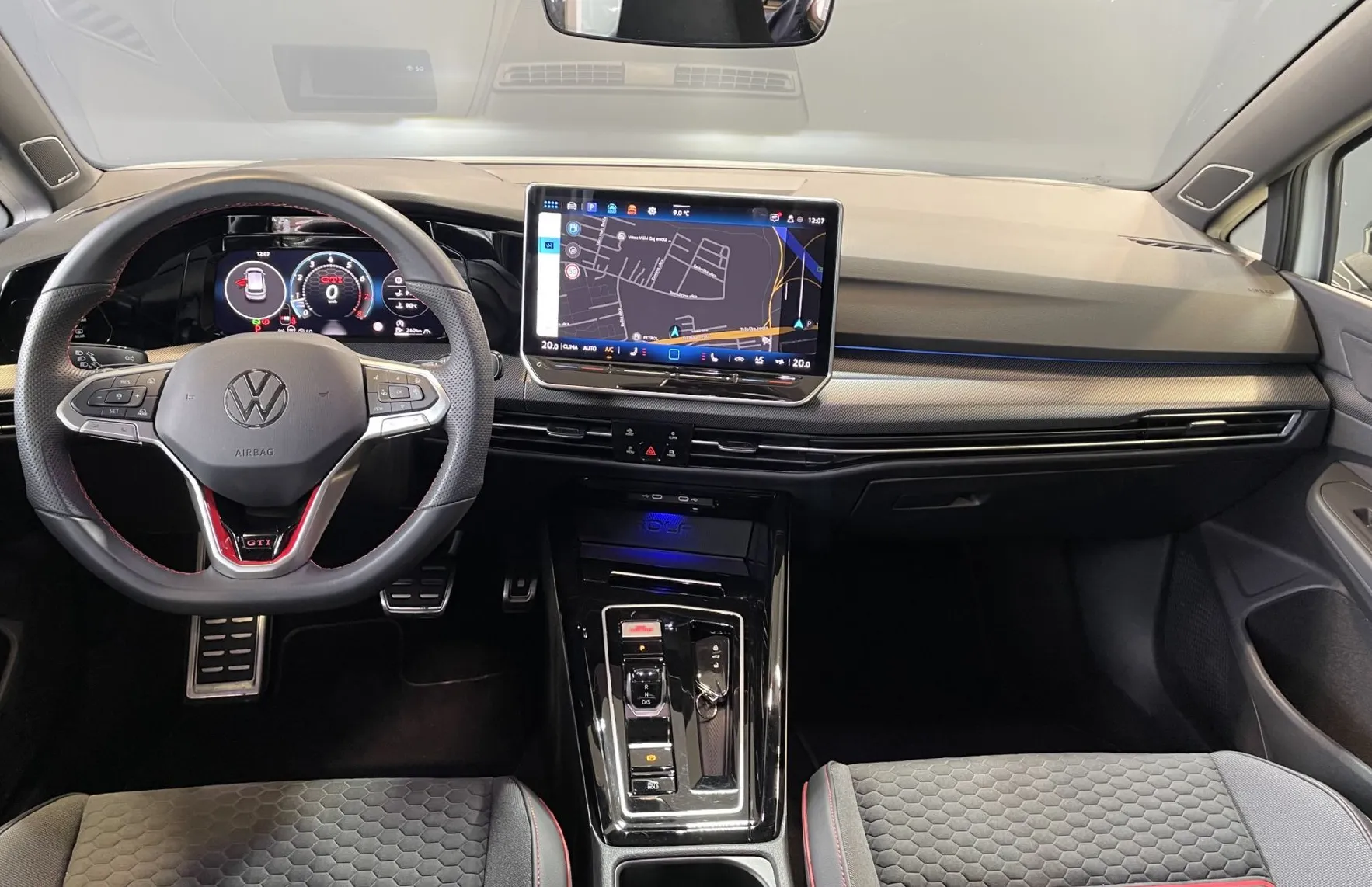 Zunanja slika - VW Golf - GTI-HEADUP-PANO-NAVI-GRETJE-LED-LANE-HARMAN KARDON - 11