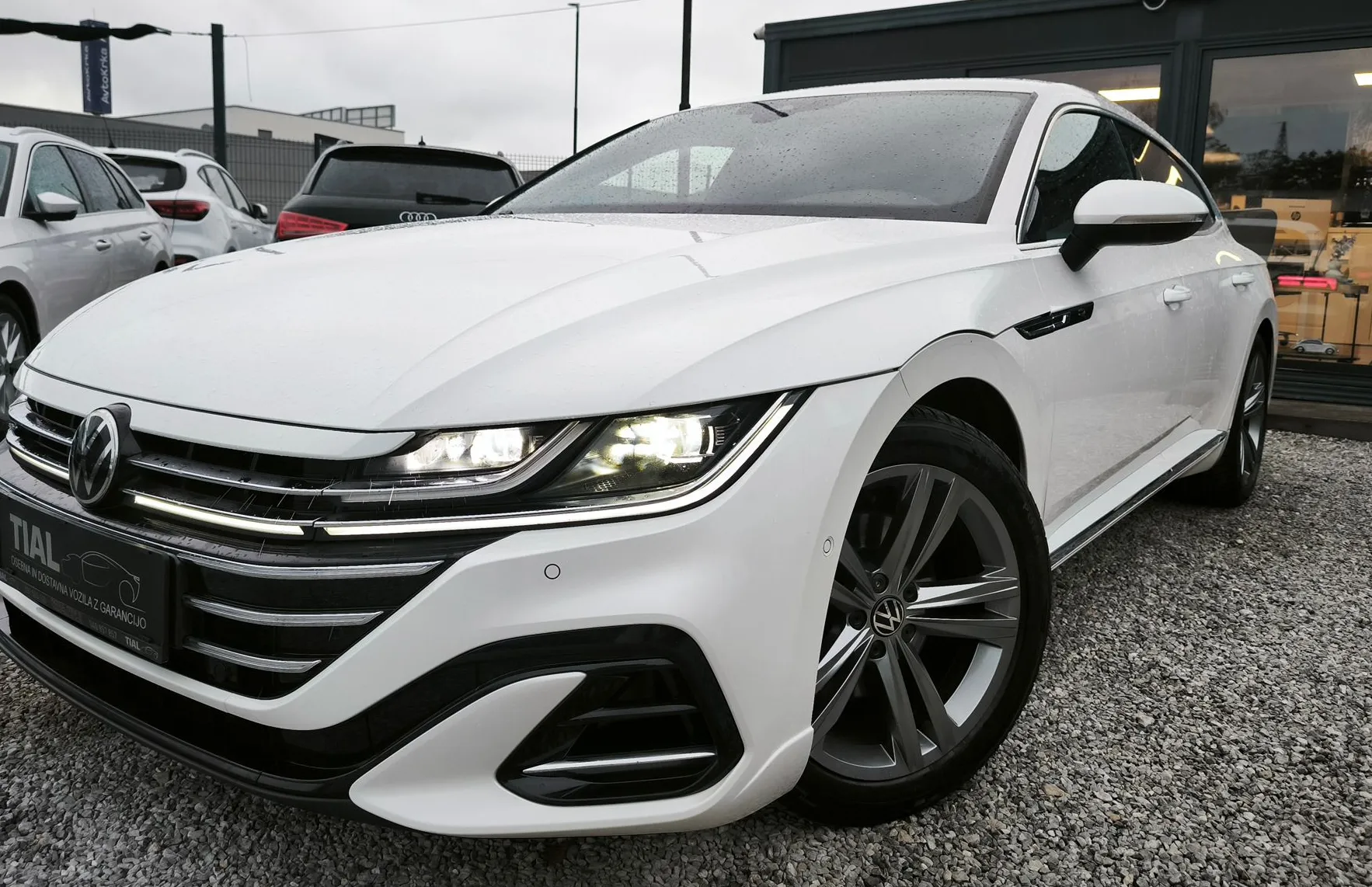 Zunanja slika - VW Arteon - Shooting Brake 2.0 TDI R-LINE-DSG-RECARO-200HP-VIRT-PERL-N - 1