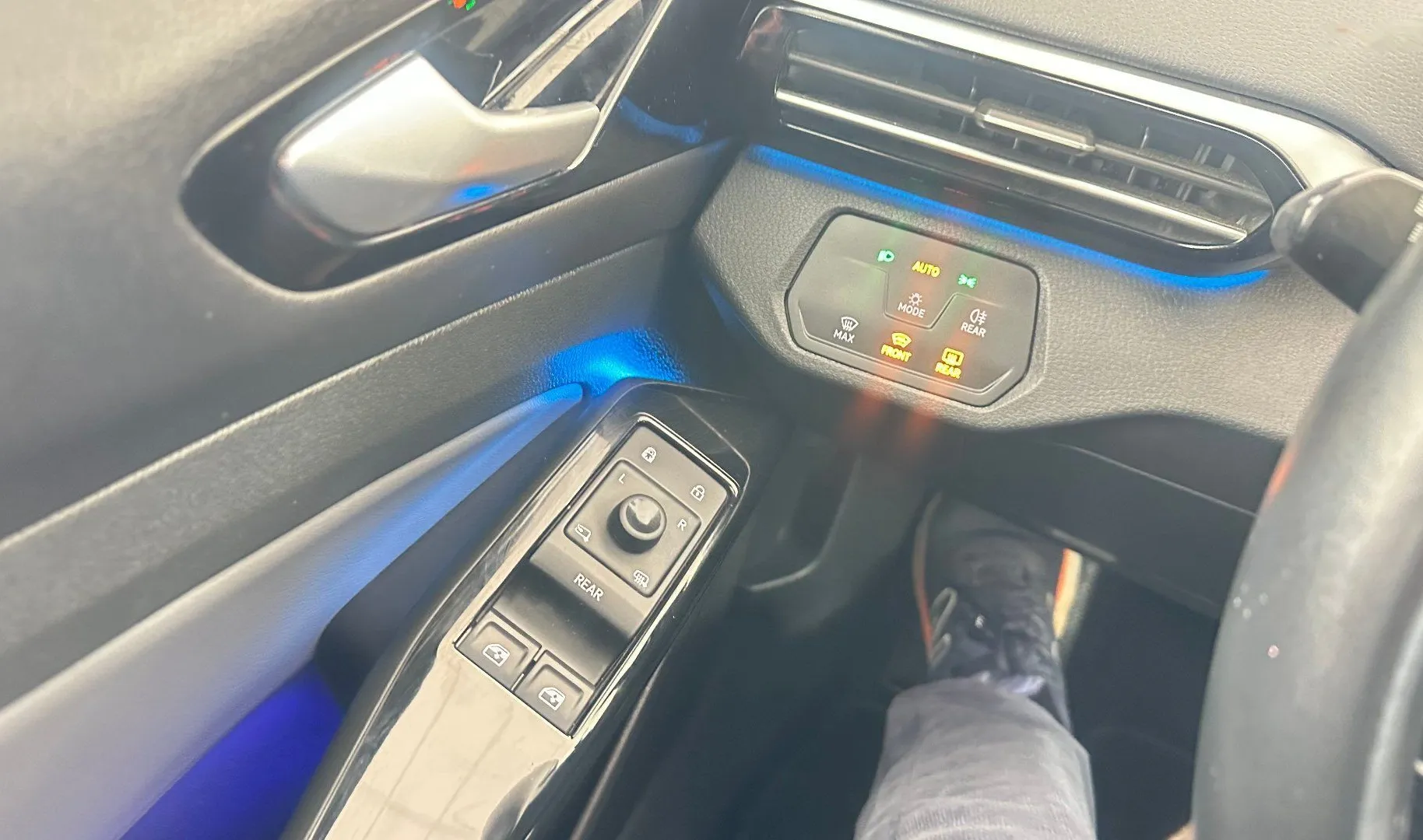 Zunanja slika - Volkswagen ID.4 - Pro Performance  77 kWh .NEMŠKI+4ALU.KAMERA.LED - 9