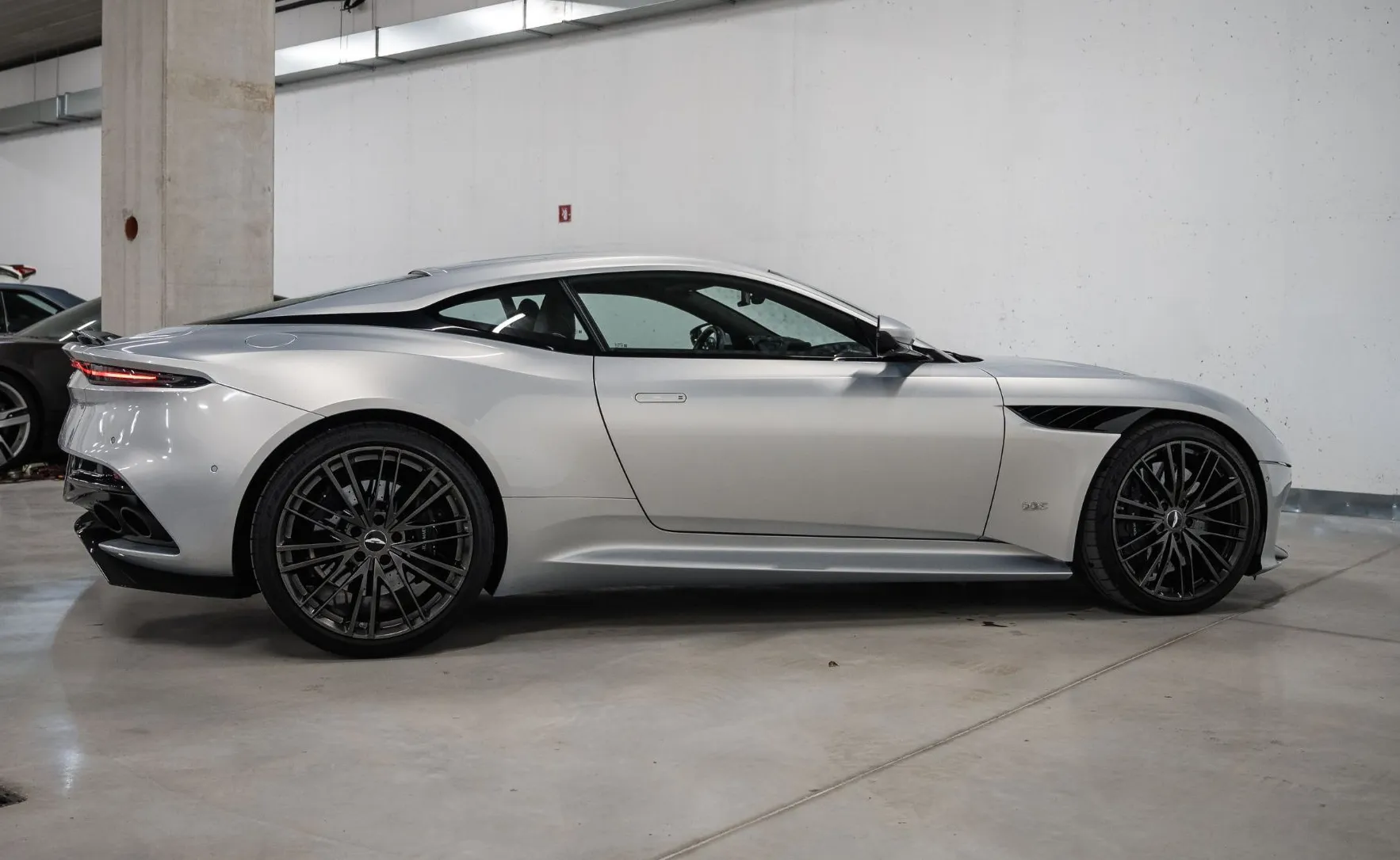 Zunanja slika - Aston Martin DBS - DBS - 4