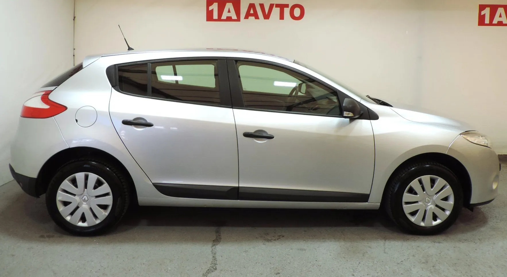 Zunanja slika - Renault Mégane - Megane Berline 1.6 16V Authentique SLO-KLIMA-103.000KM - 4