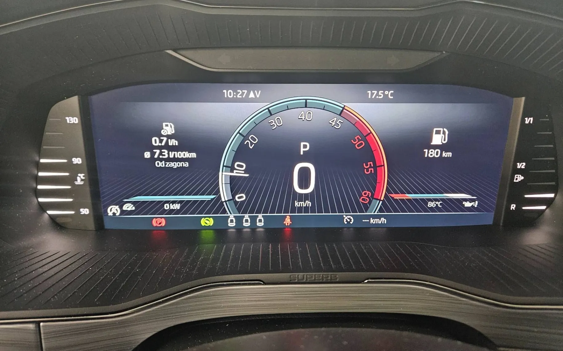 Notranja slika - Škoda Superb - 2.0 TDI Ambition Combi DSG 110 kW - 8