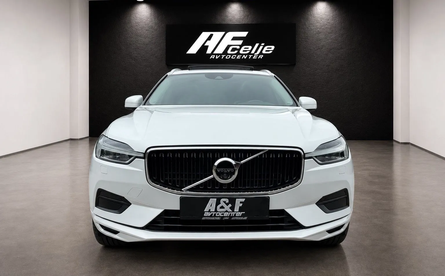 Zunanja slika - Volvo XC60 - D4-4X4-AUT-PANORAMA-FUL LED-LIZING ZA TUJCE- - 2