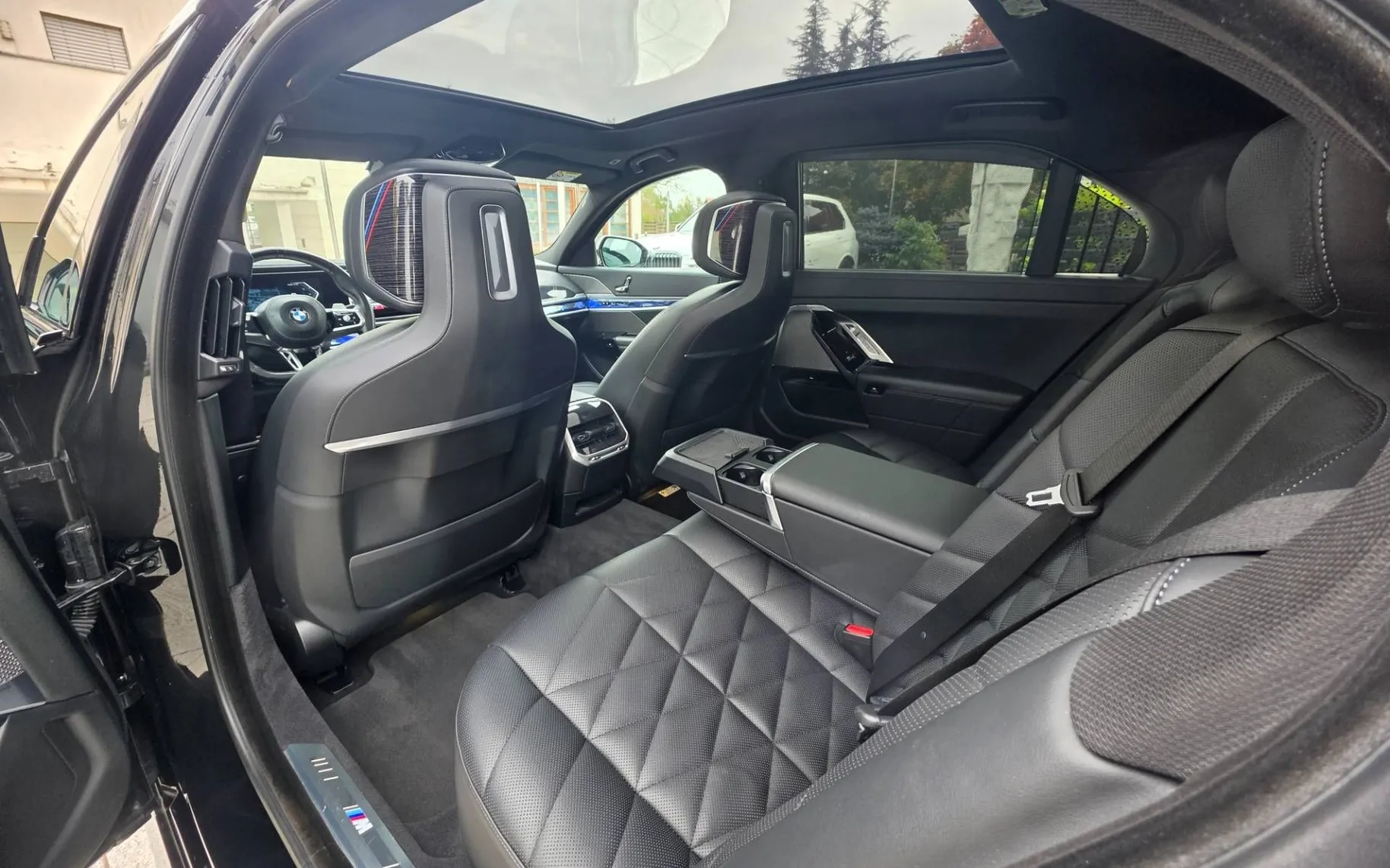 Notranja slika - BMW serija 7: - 740d xDrive Avt. |M-PRO|ZRAK|ICON|360-KAM|BOWERS| - 10