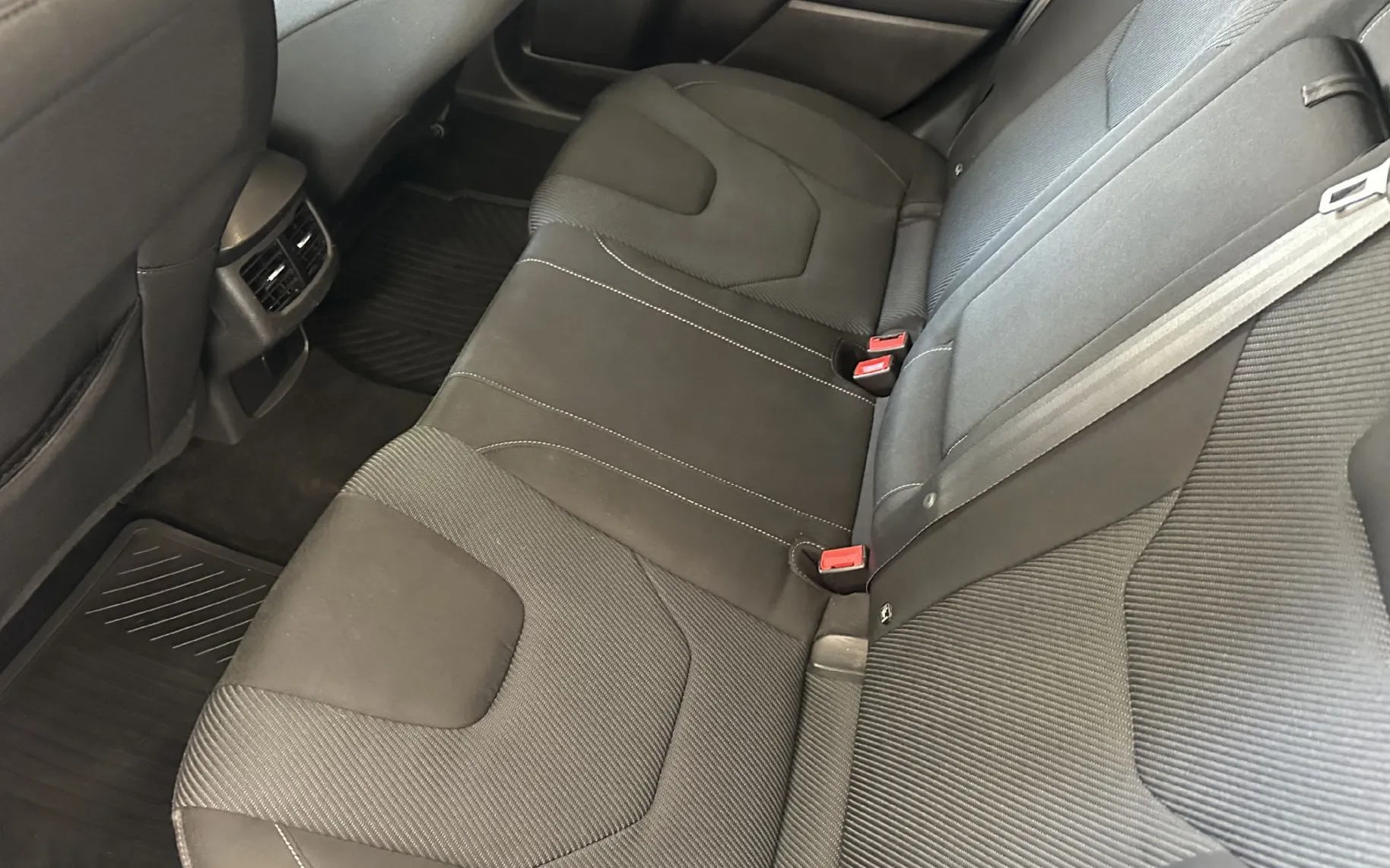 Zunanja slika - Ford Mondeo - Karavan 2.0 TDCi Titanium,NAVI,SAMO 115.OOO KM - 4