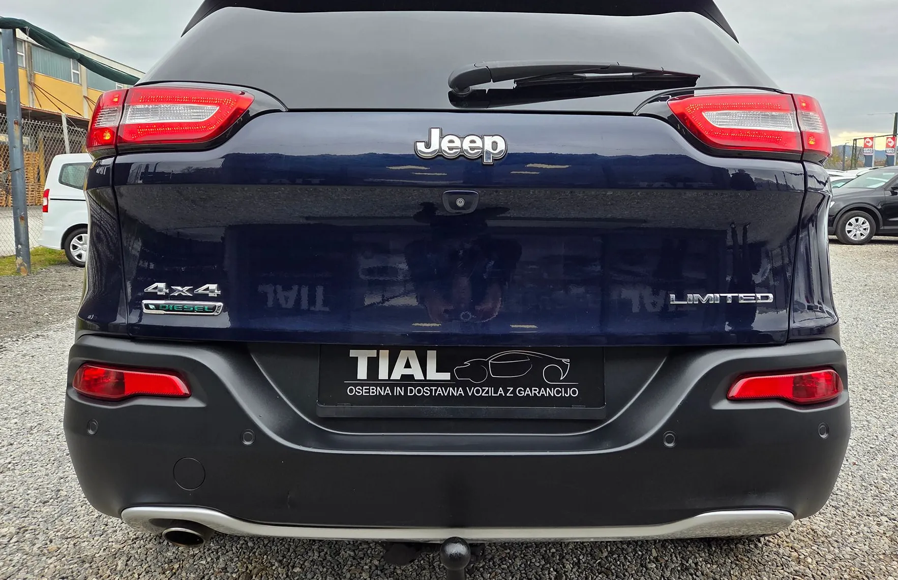 Zunanja slika - Jeep Cherokee - 2.0D 4X4-BIXENON-LED-ALU KAMERA-PDC-USNJE-NAVI - 6