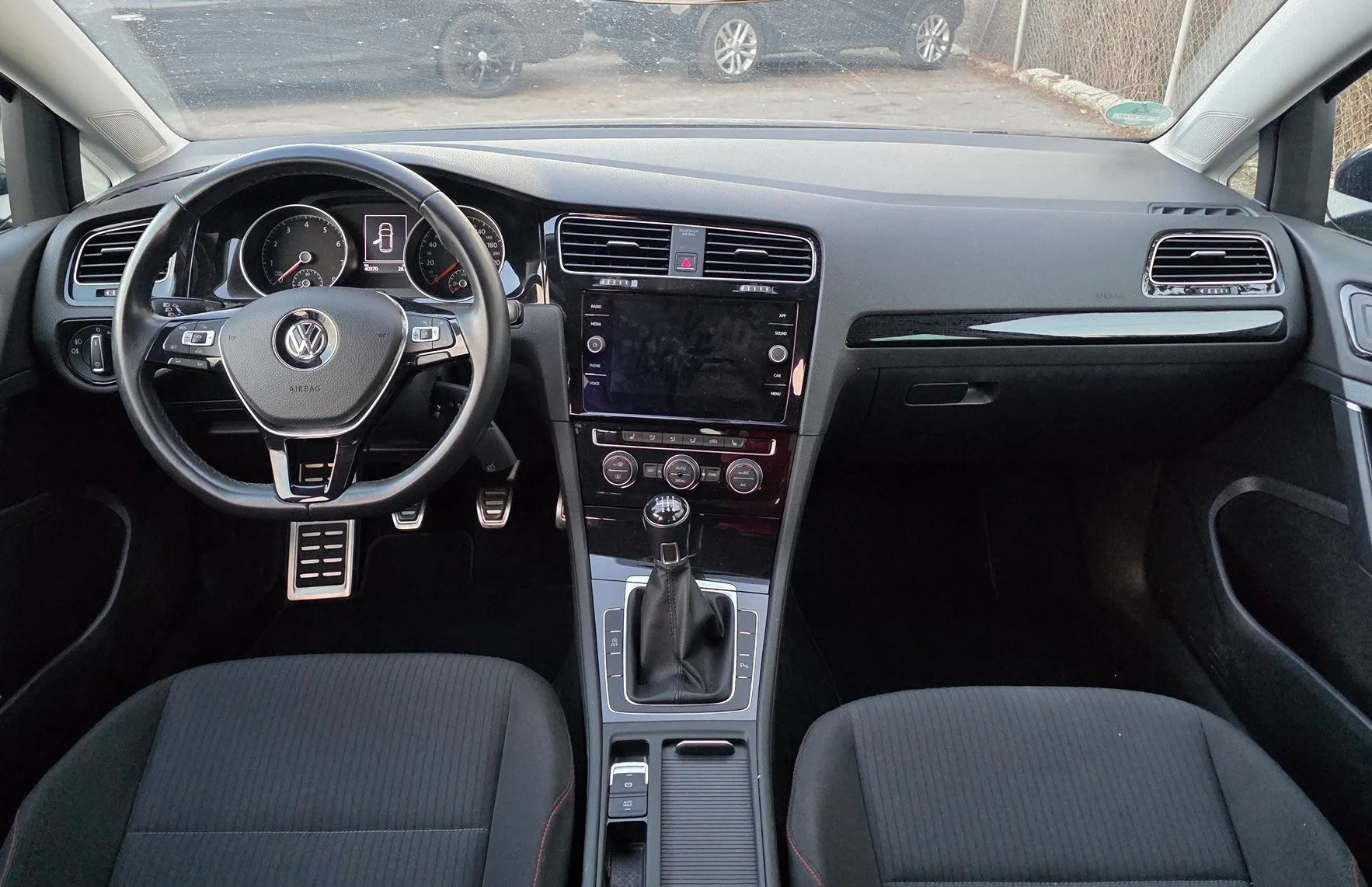 Zunanja slika - Volkswagen Golf - 1.0 TSI BMT ALU PLATIŠČA-ZASLON-1.LASTNIK-KOT NOV - 9
