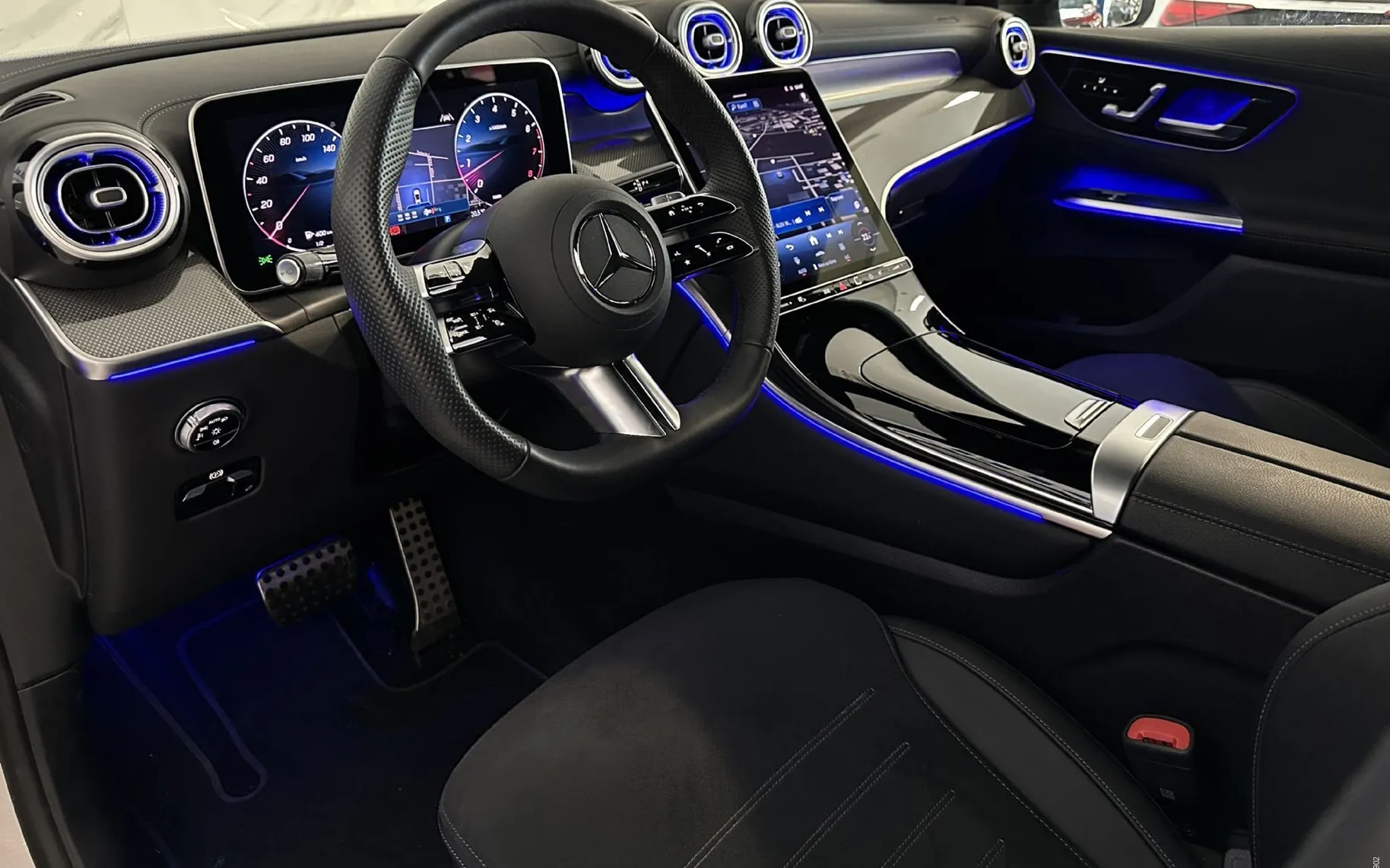 Notranja slika - Mercedes-Benz GLC coupe - 200 |4M|AMG Line|ACC|DigitalL|360K|Memory|KeyGo|.. - 9