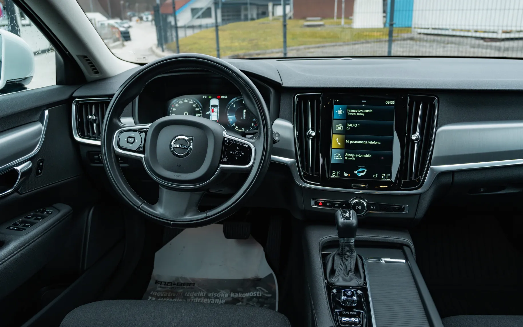 Notranja slika - Volvo V90 - D4 Momentum Pro Avt. - 10