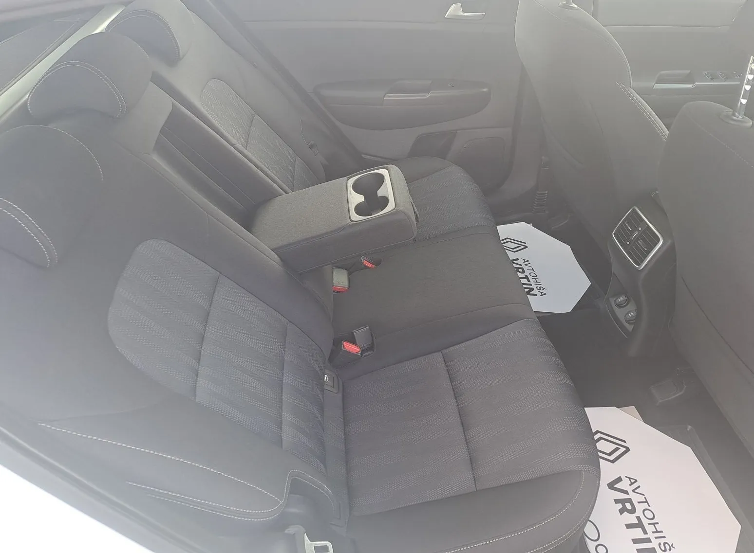 Zunanja slika - KIA Sportage - 1.6 CRDi 7DCT AUT. Z ENOLETNIM JAMSTVOM - 9