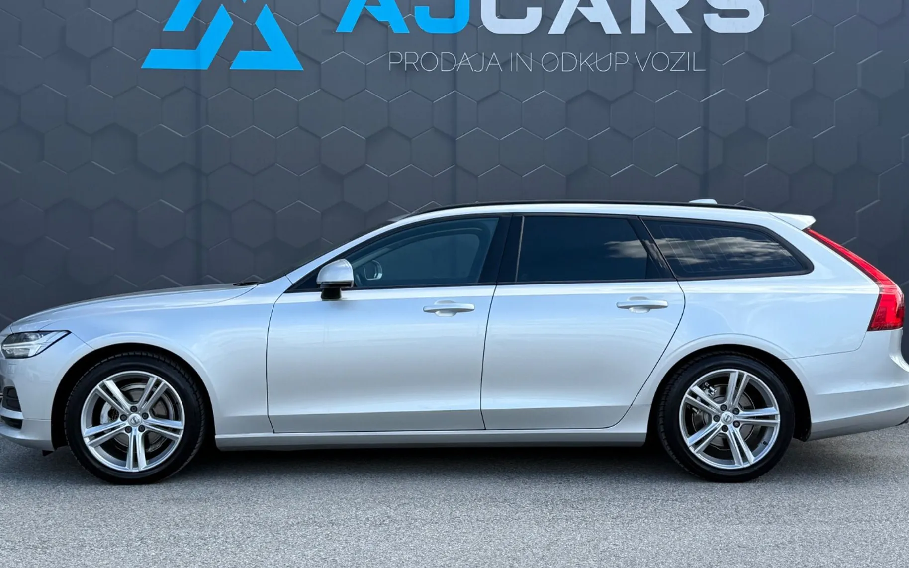 Zunanja slika - Volvo V90 - D3 A AWD Kinetic-Virtual-Full led-Velik servis... - 4